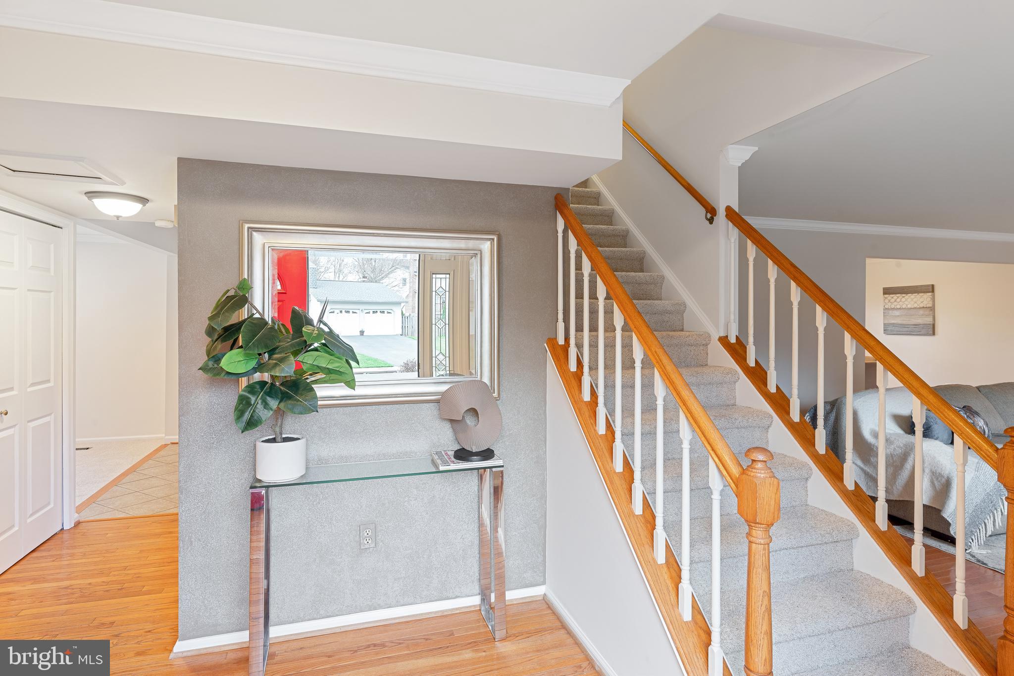 ROLLING HILLS - Residential