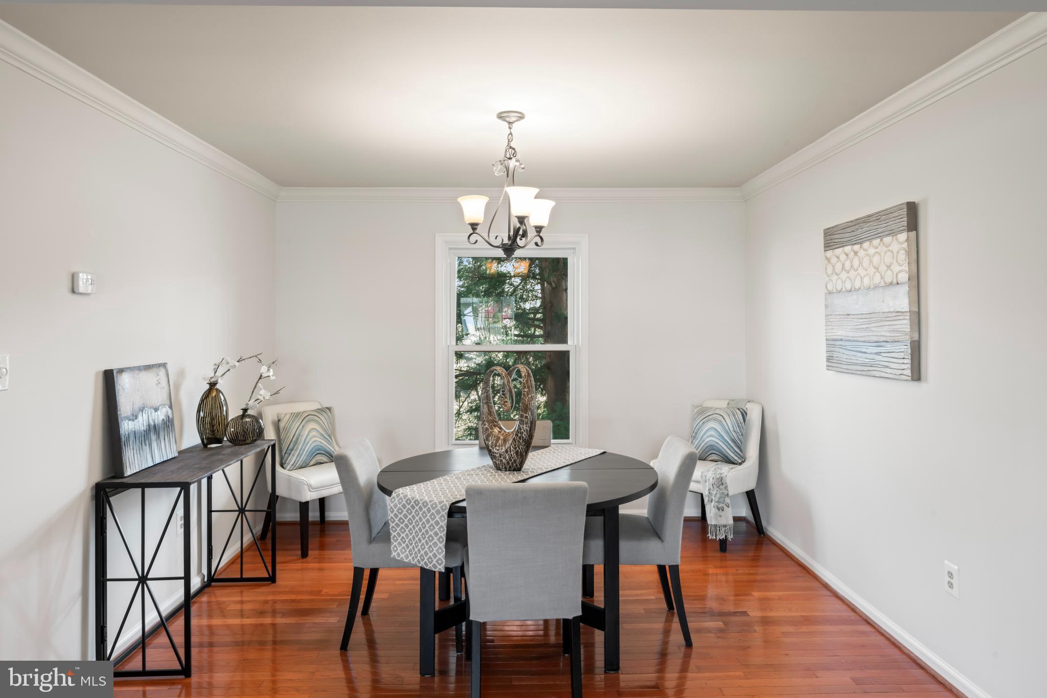 ROLLING HILLS - Residential