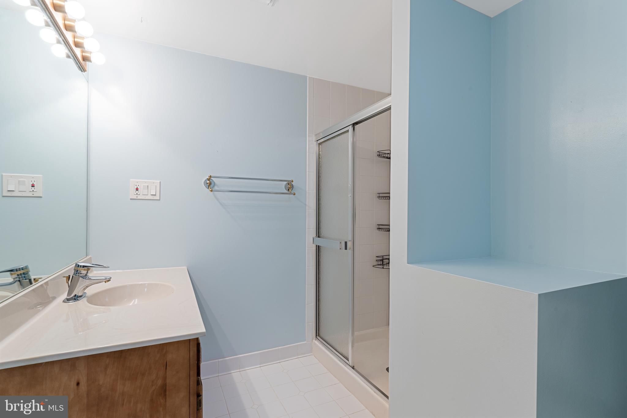 ROLLING HILLS - Residential