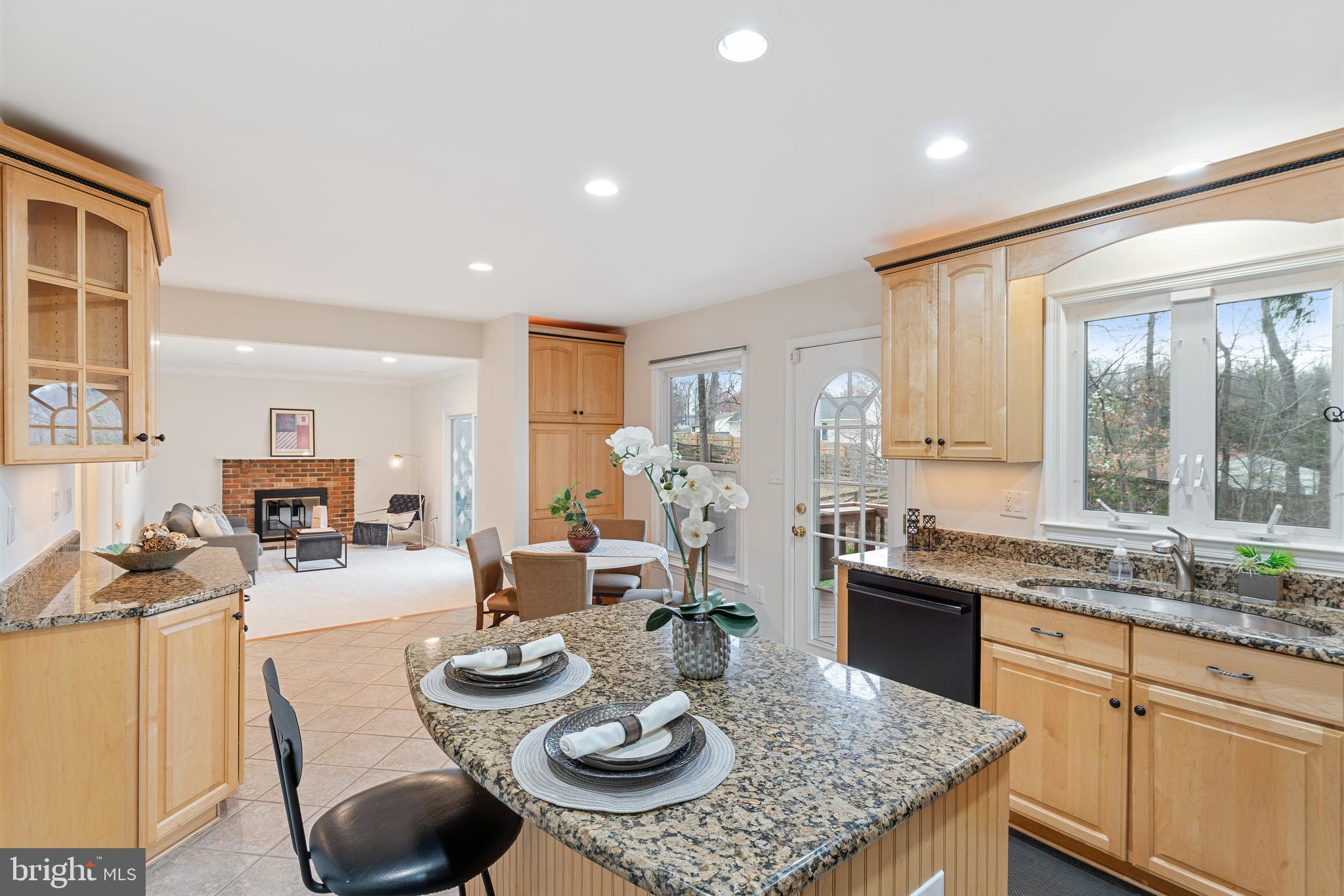 ROLLING HILLS - Residential