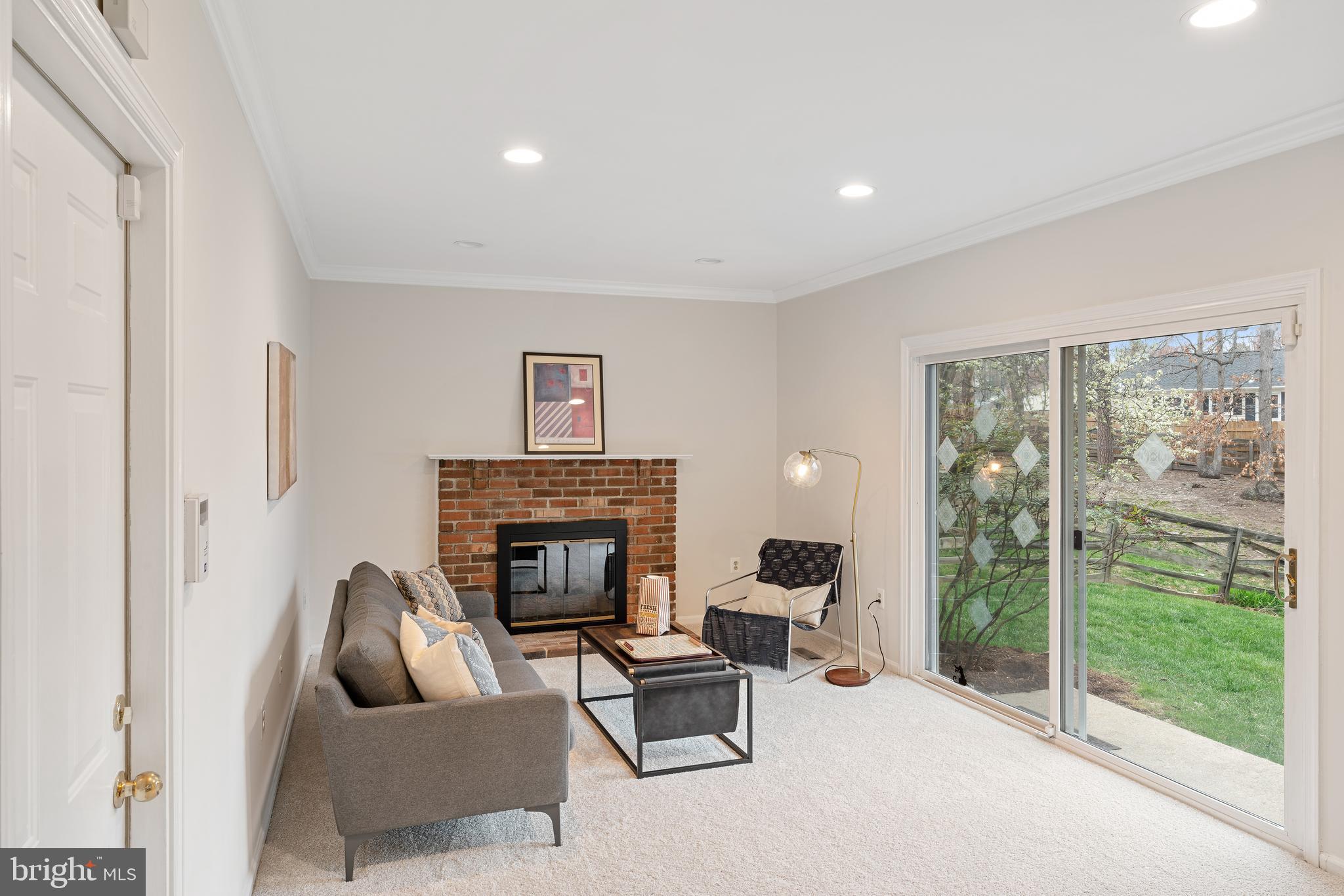 ROLLING HILLS - Residential