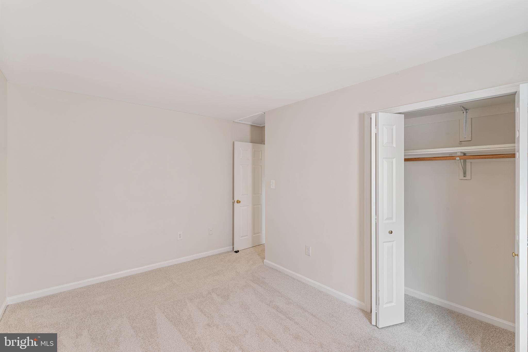 ROLLING HILLS - Residential