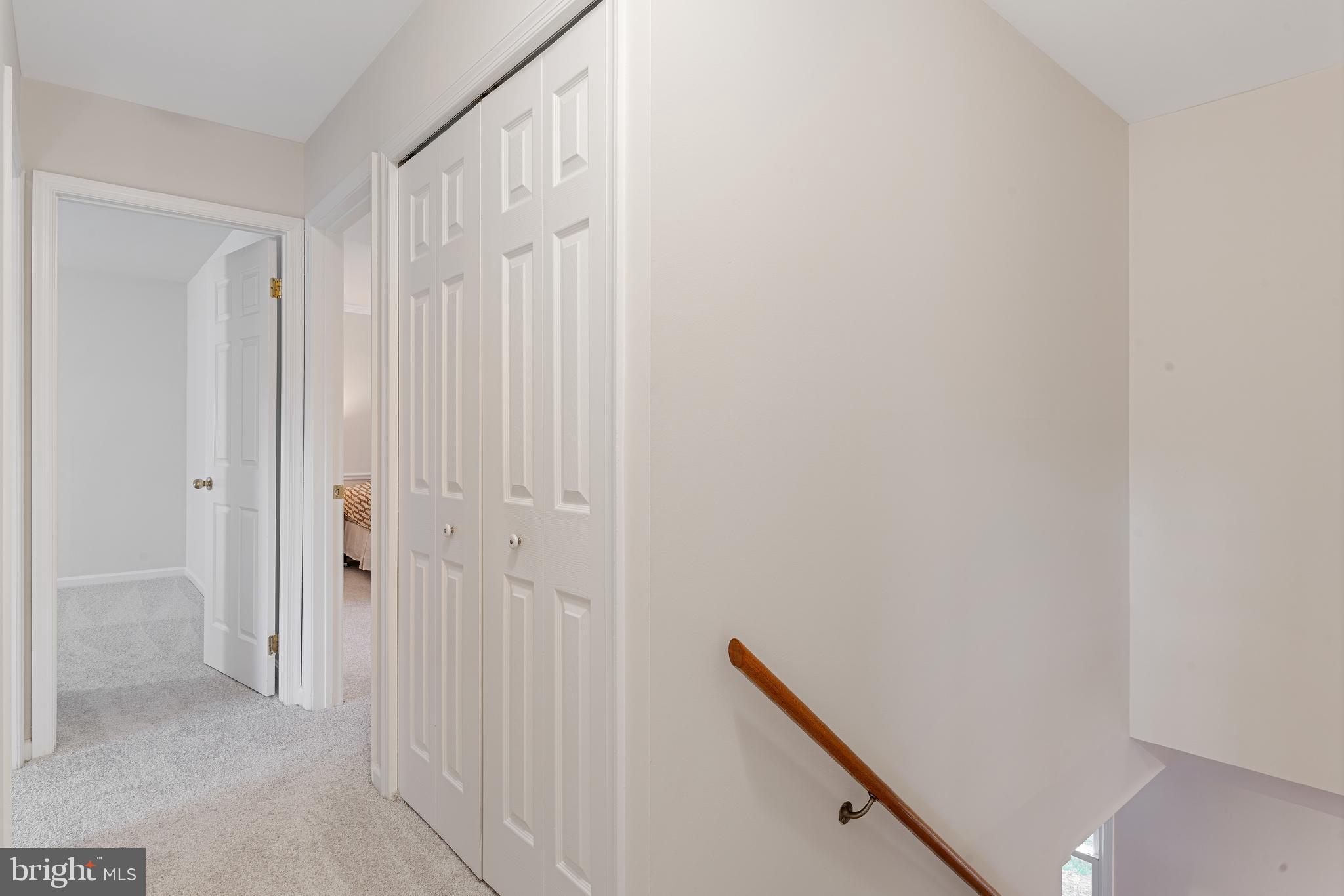 ROLLING HILLS - Residential