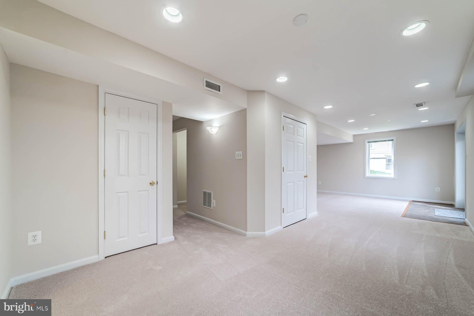 HUNTER VILLAGE - Residential