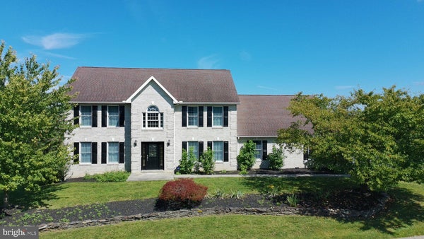 201 SUNBROOK DR, CHAMBERSBURG, PA 17201 - Image df1fb0814cf756efab060f185cd899c2/342254231