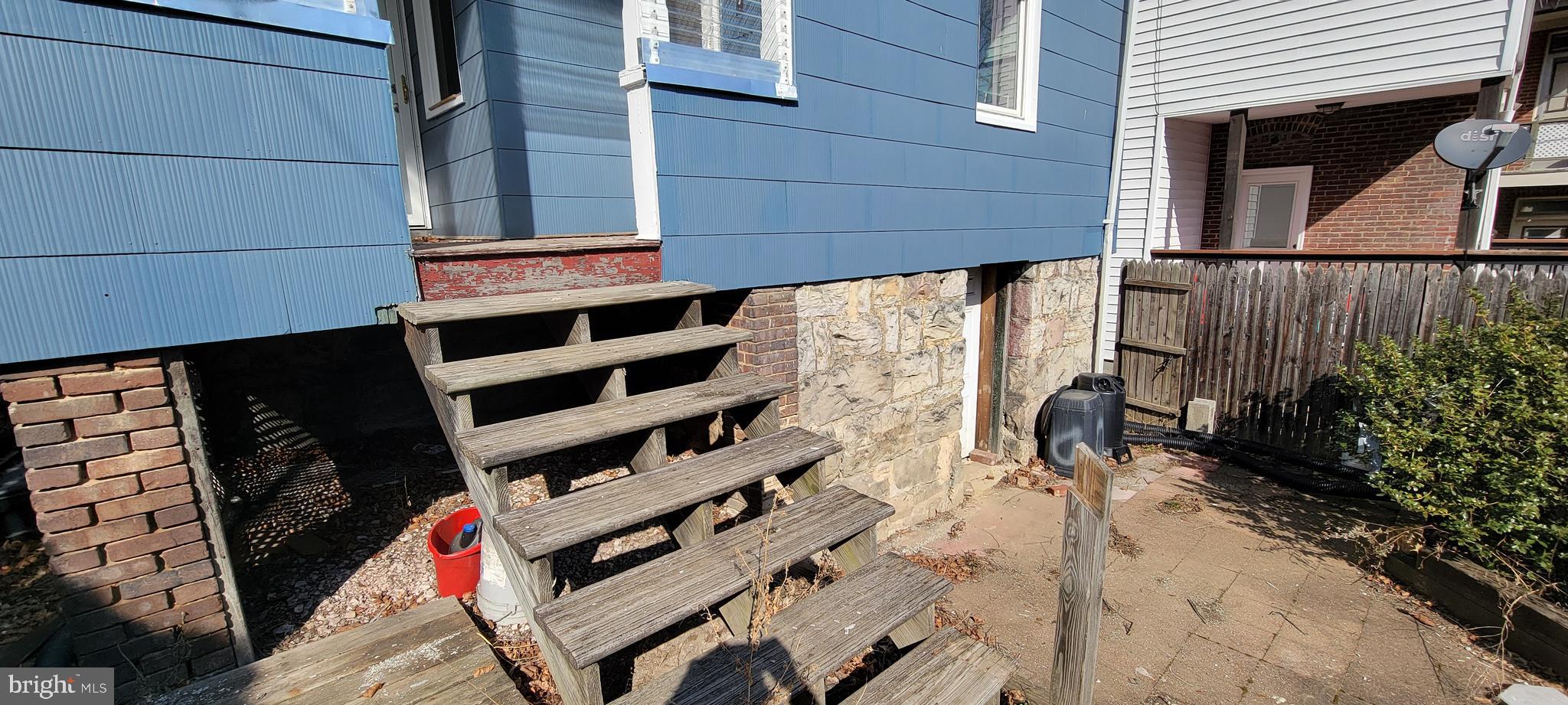 WEST SIDE - Residential