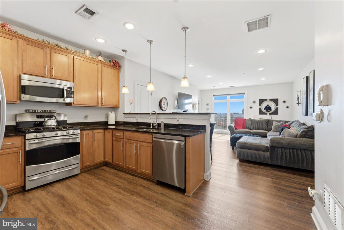 2 N COMMERCE SQUARE 405