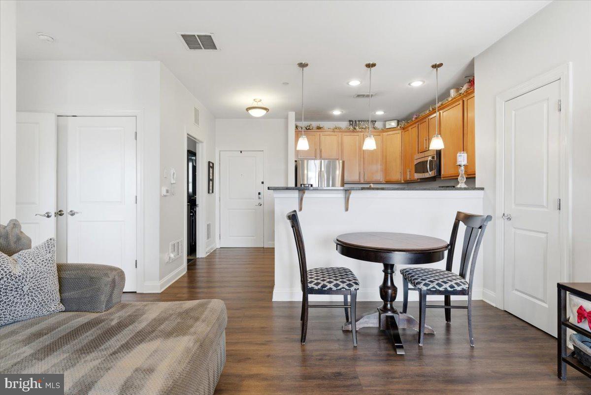 2 N COMMERCE SQUARE 405