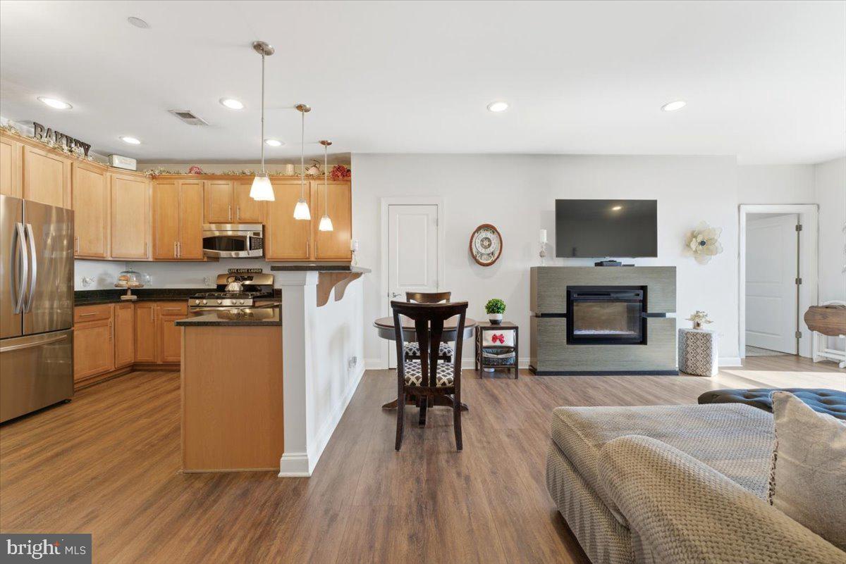2 N COMMERCE SQUARE 405
