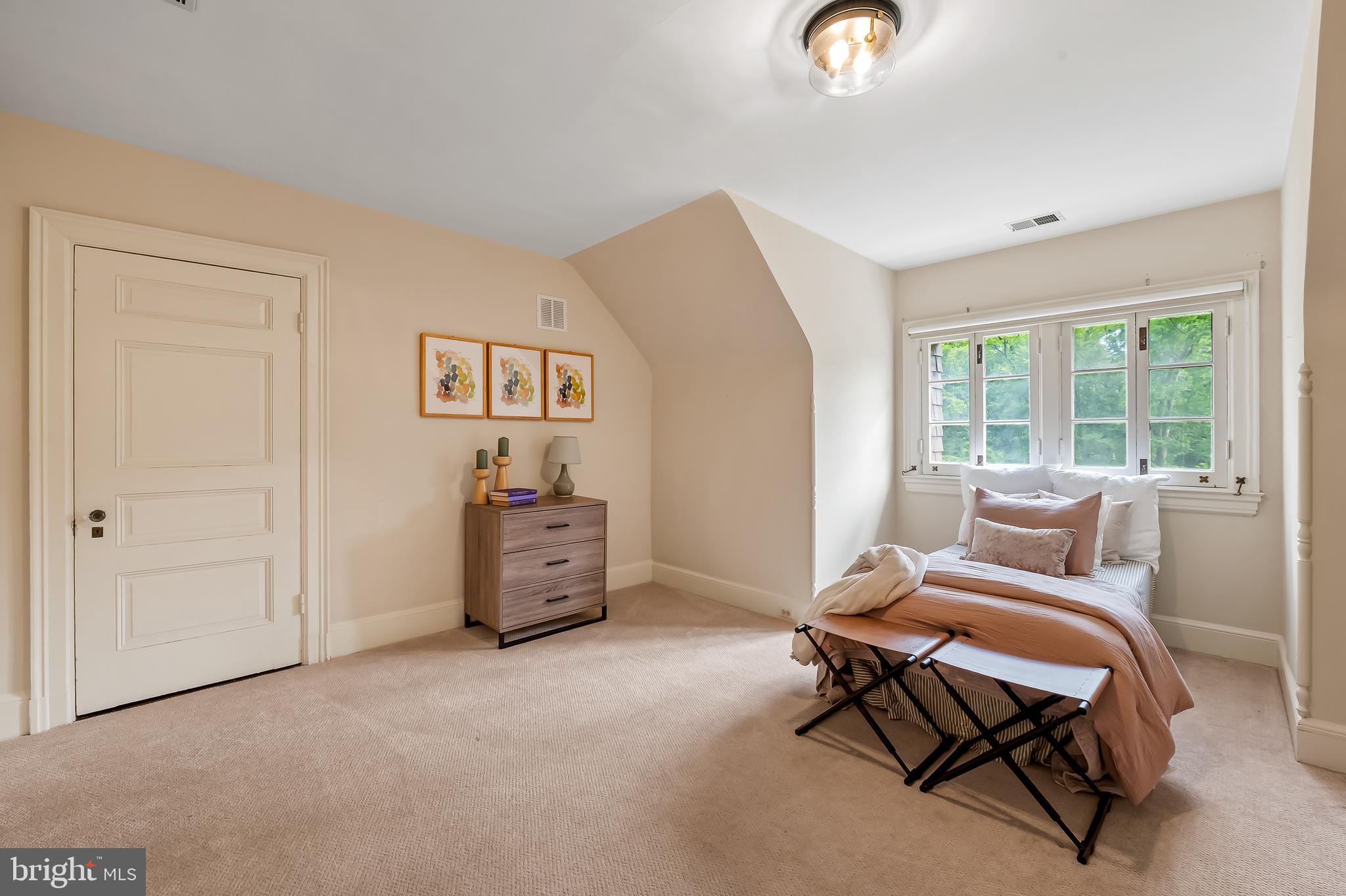DEVON HILL - Residential