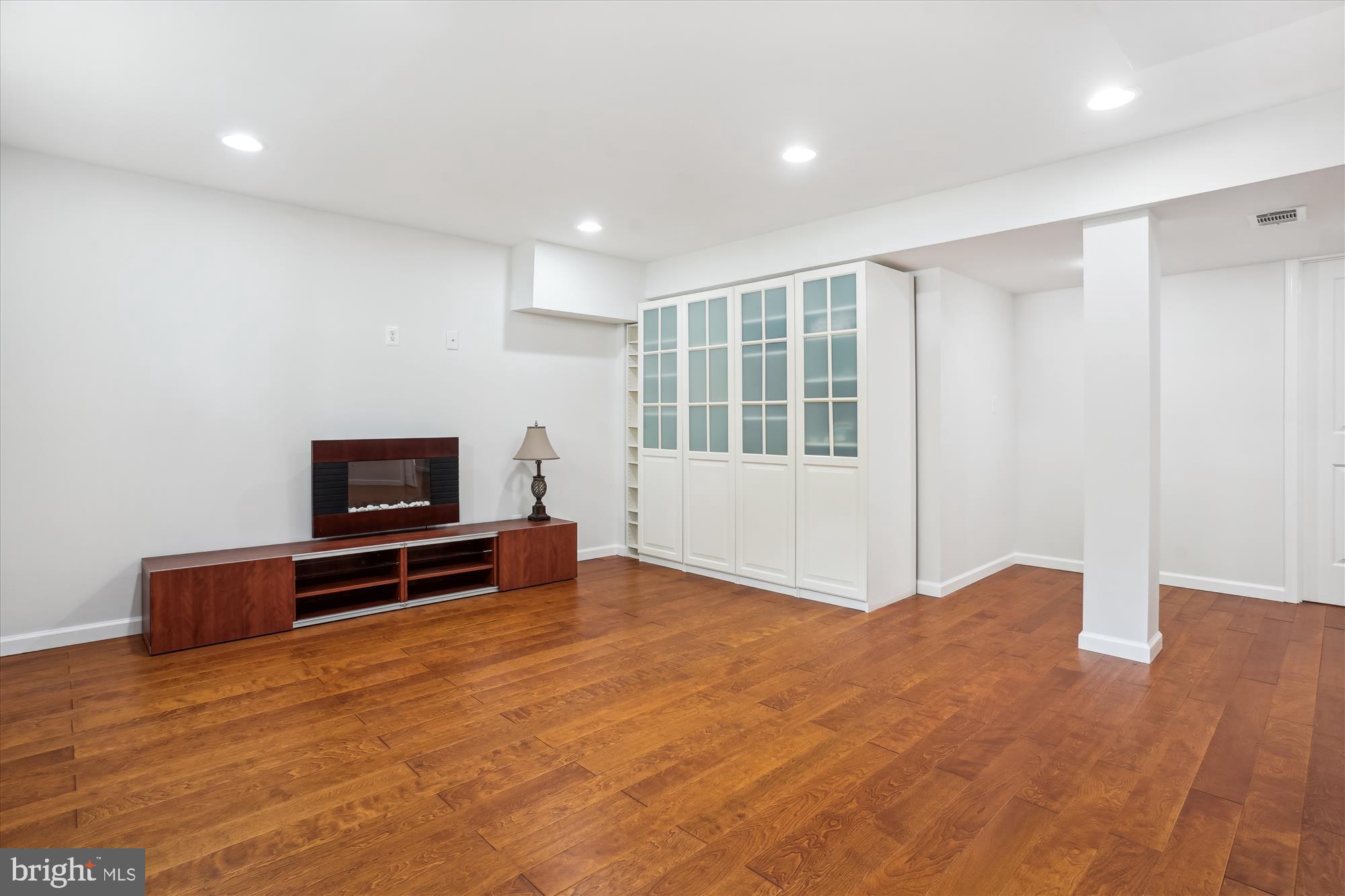 BURNING TREE VALLEY - Residential