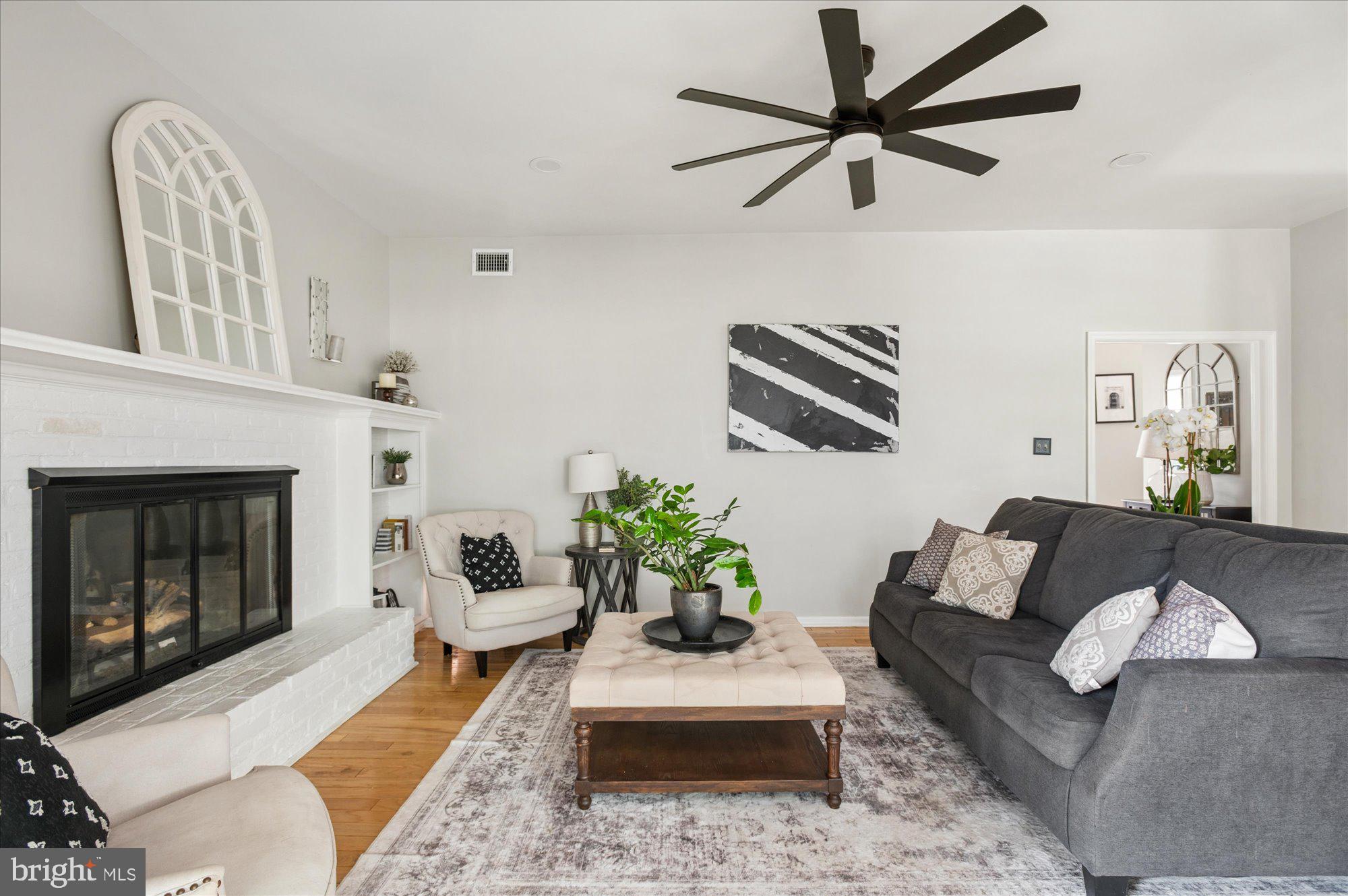 RIVERSIDE GARDENS - Residential