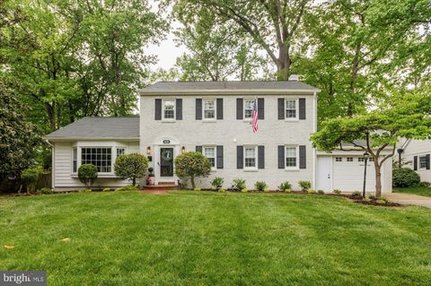 Photo of 8428 Stable Drive, ALEXANDRIA, VA 22308 (MLS # VAFX2304770)