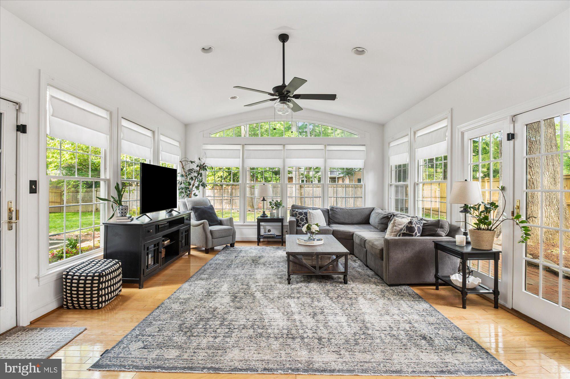 RIVERSIDE GARDENS - Residential