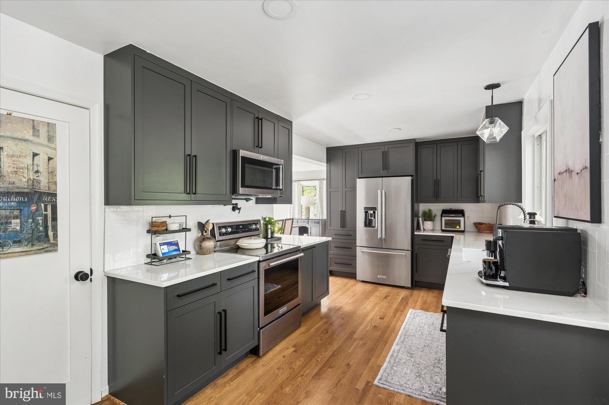 RIVERSIDE GARDENS - Residential