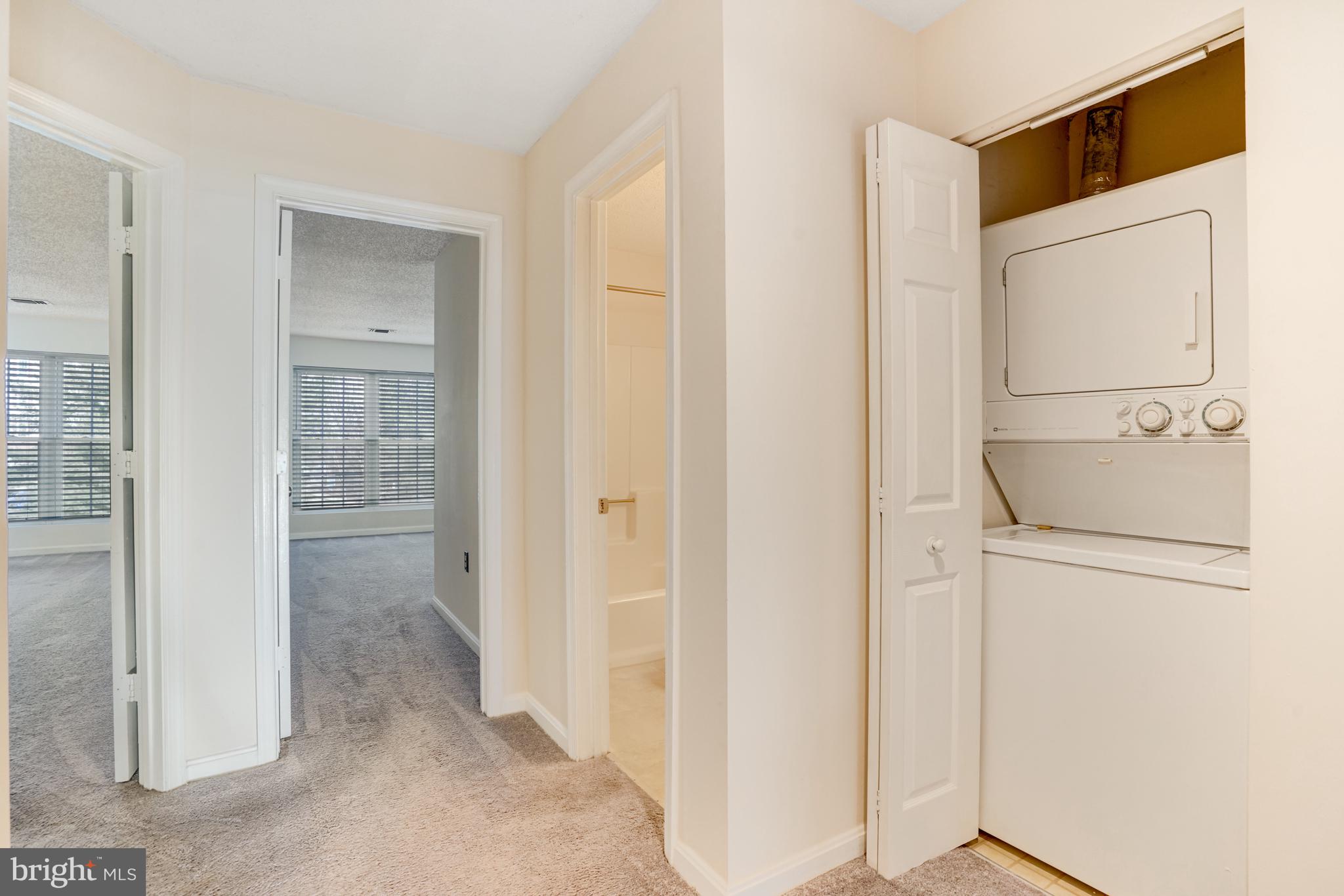 HILLWOOD - Residential Lease