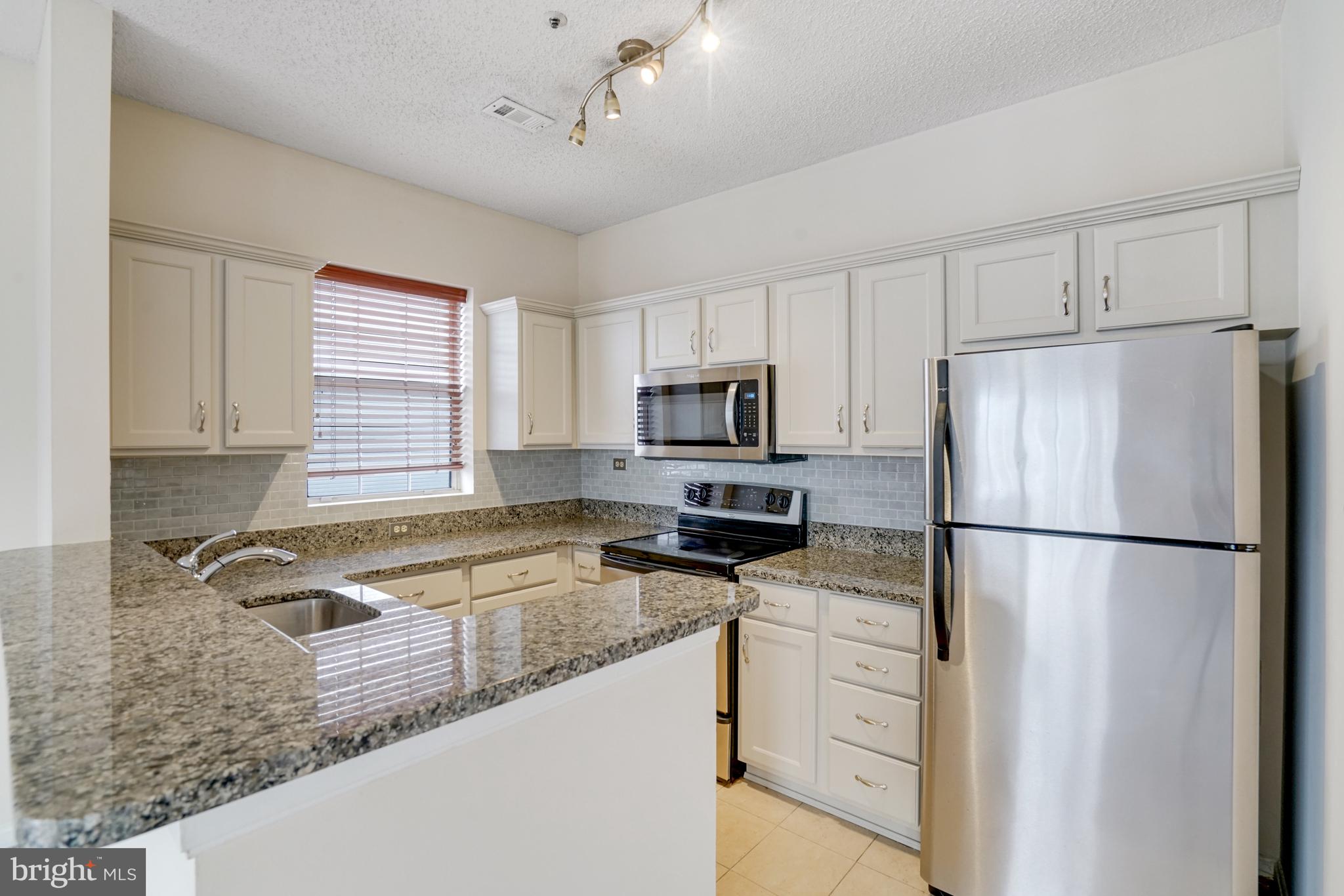 HILLWOOD - Residential Lease