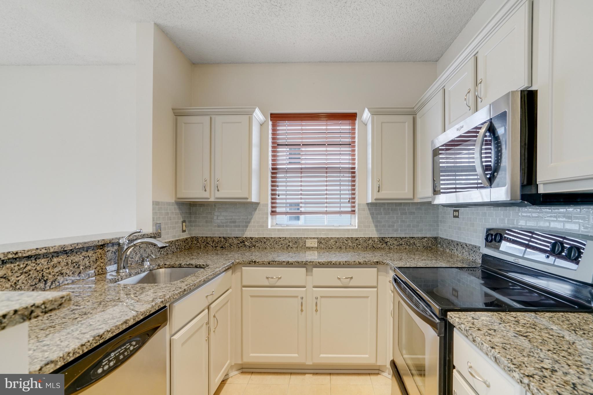 HILLWOOD - Residential Lease