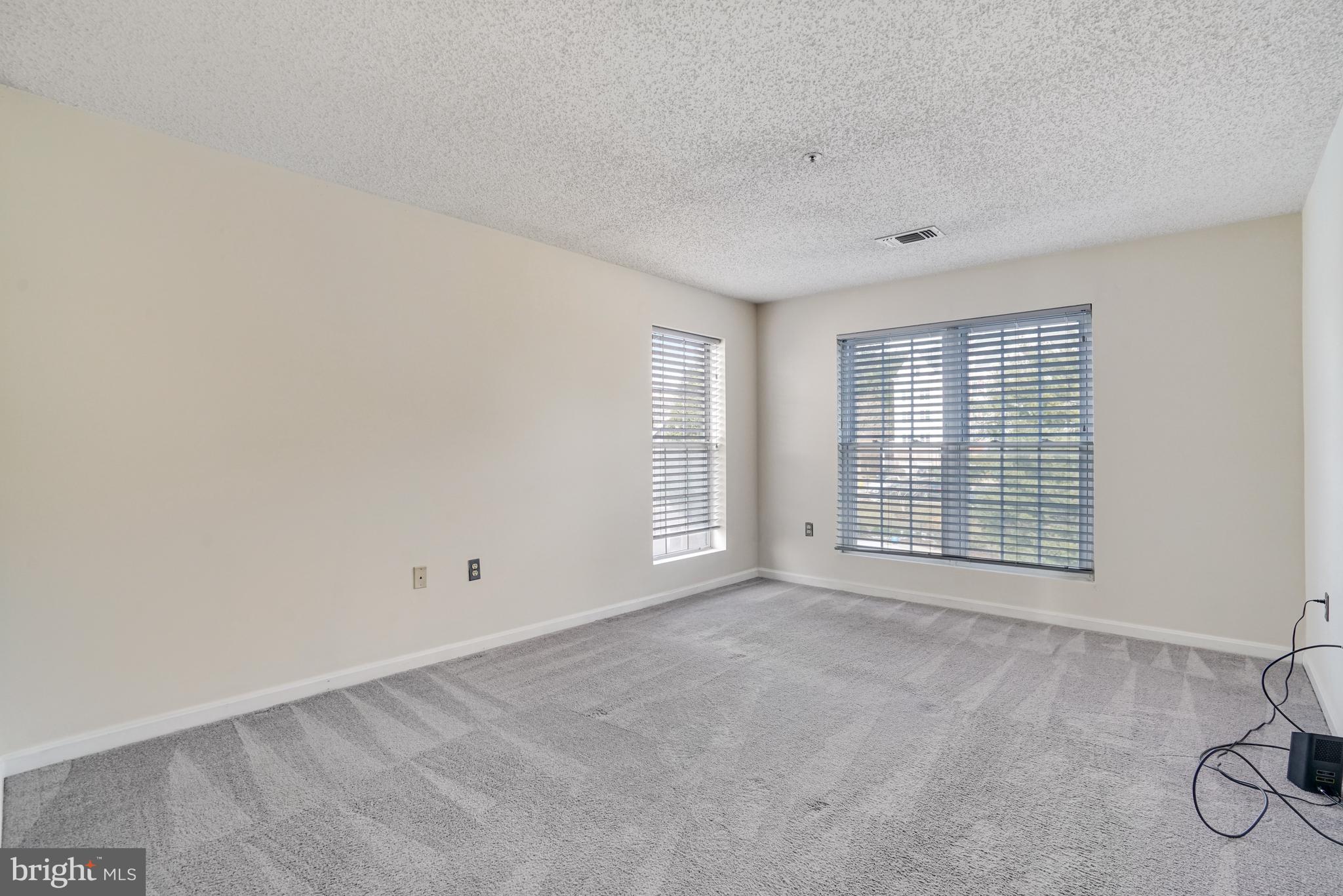 HILLWOOD - Residential Lease