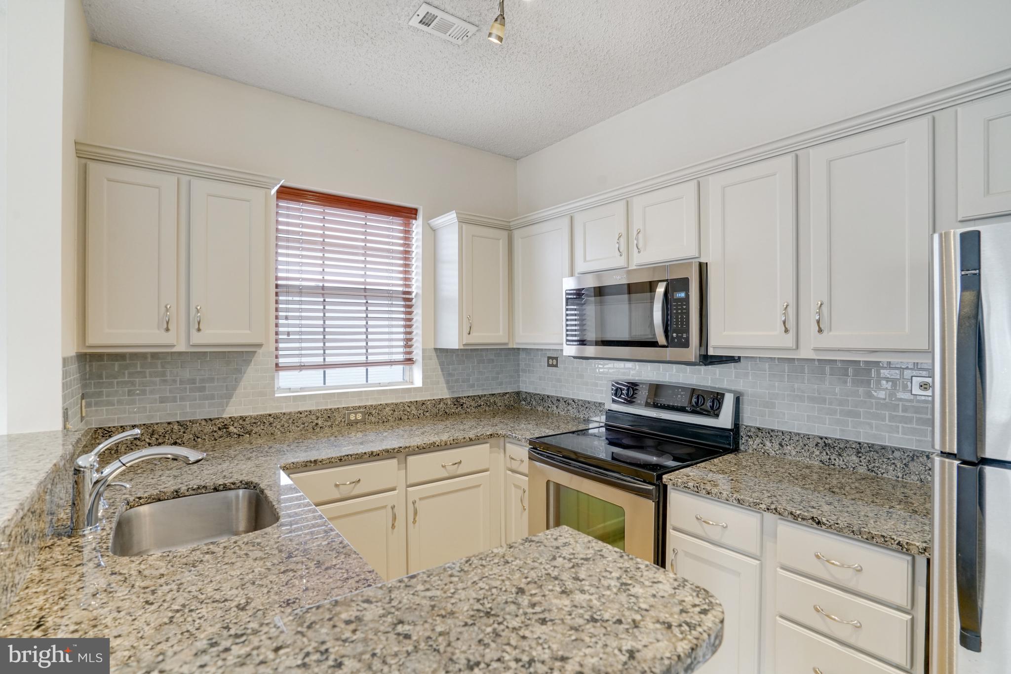 HILLWOOD - Residential Lease