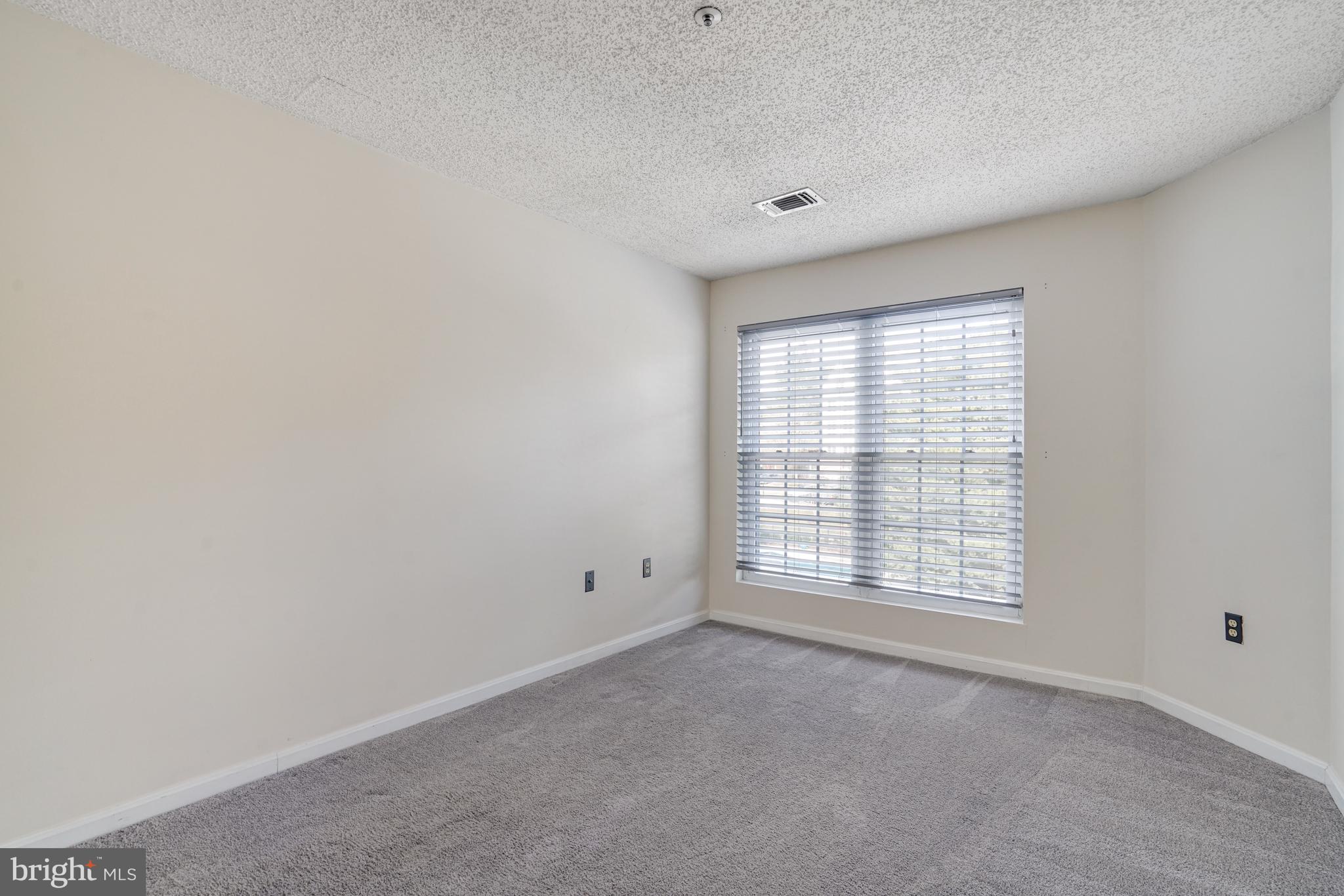 HILLWOOD - Residential Lease