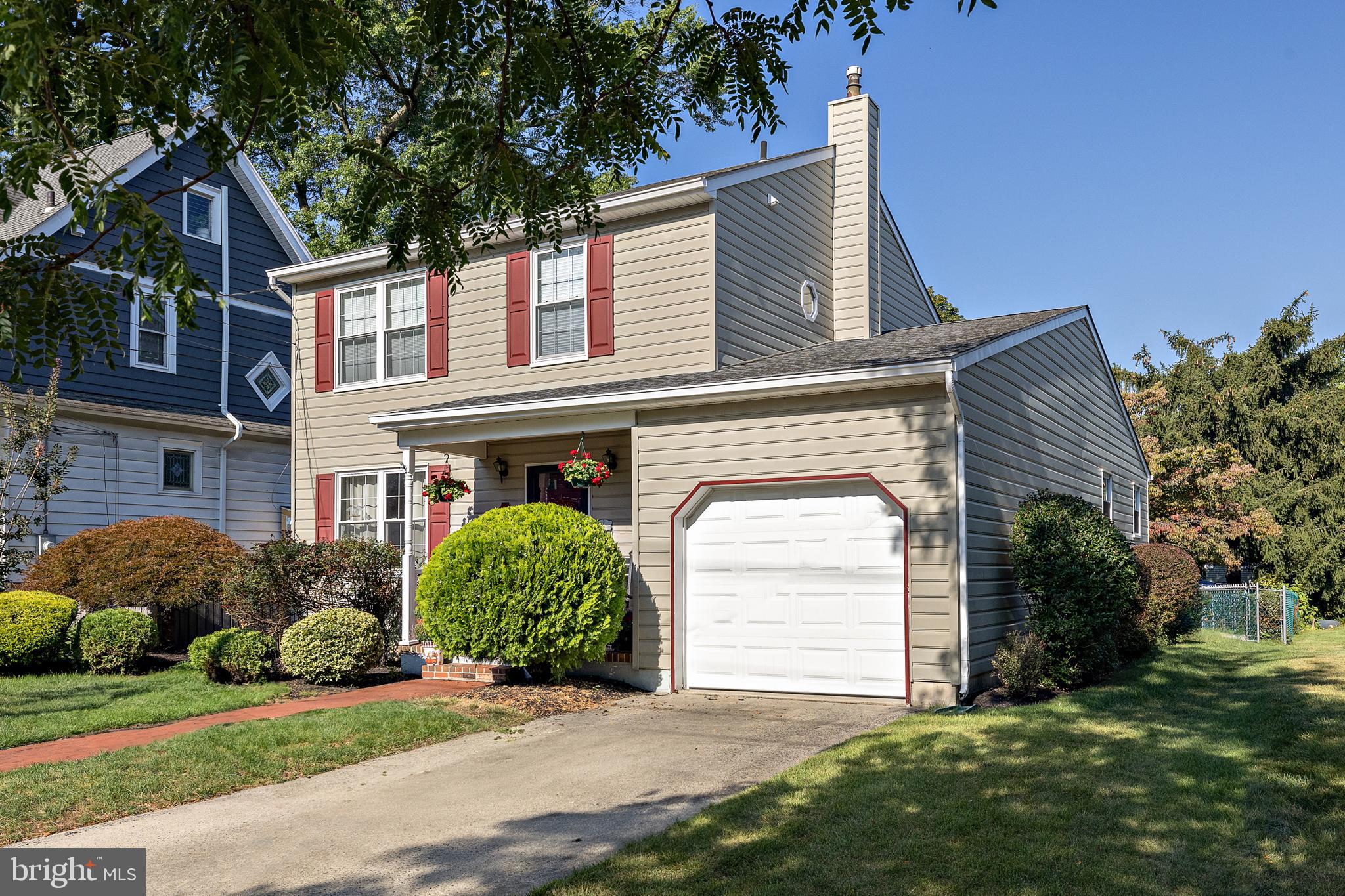 405 LEES AVENUE