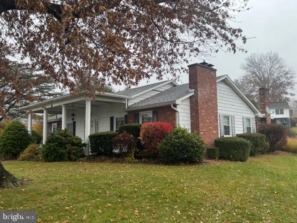 Photo of 42 Grand Parkway, LEWISTOWN, PA 17044 (MLS # PAMF2052716)