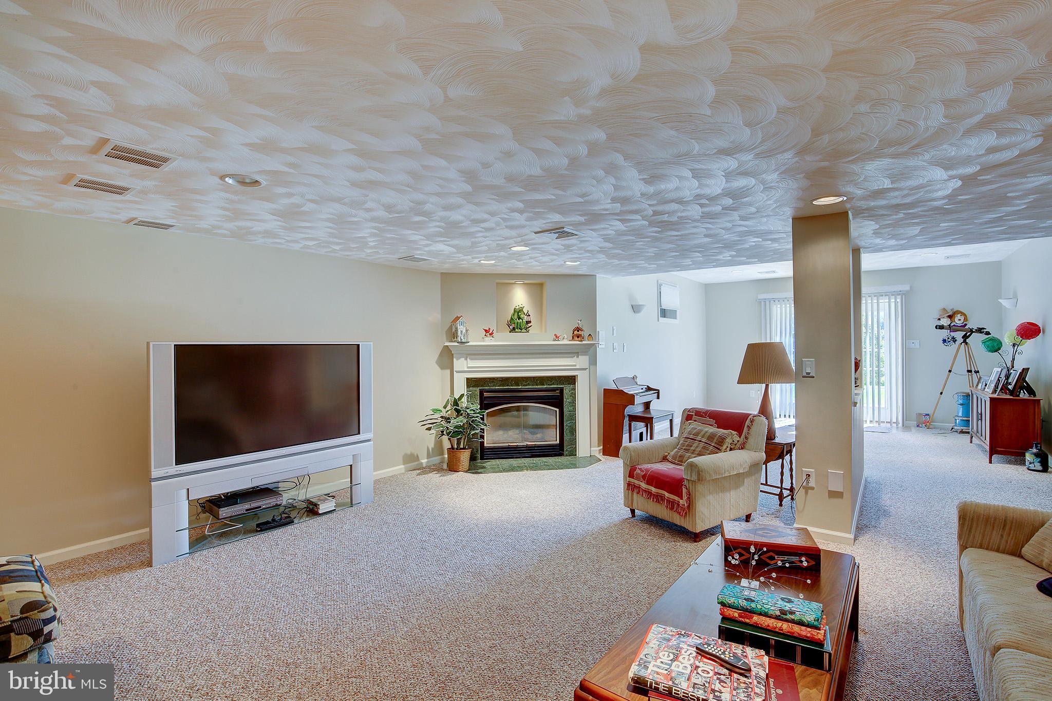 HUNTRIDGE MANOR - Residential