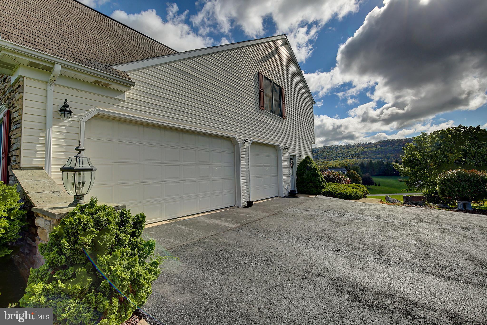 HUNTRIDGE MANOR - Residential