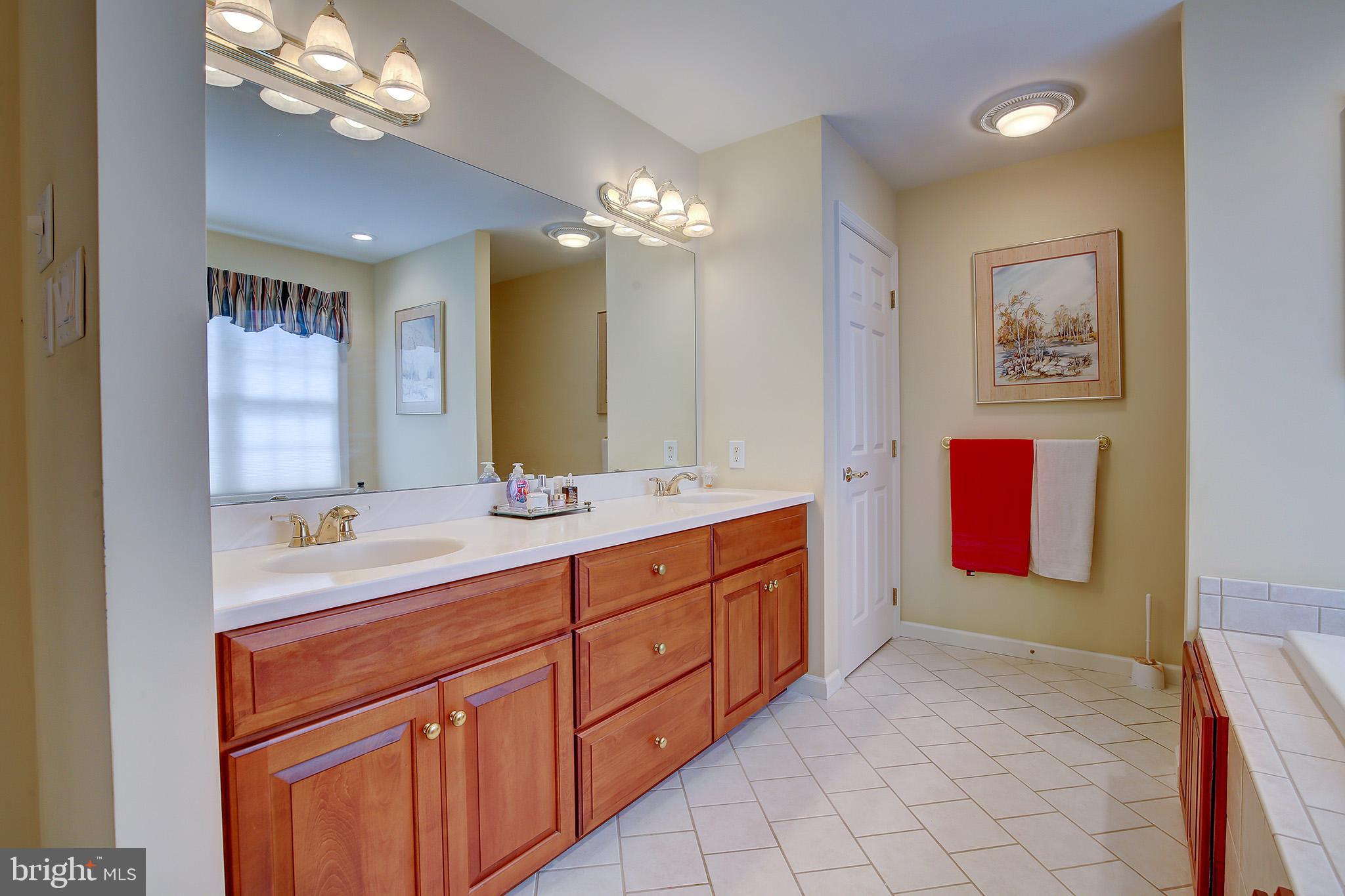 HUNTRIDGE MANOR - Residential