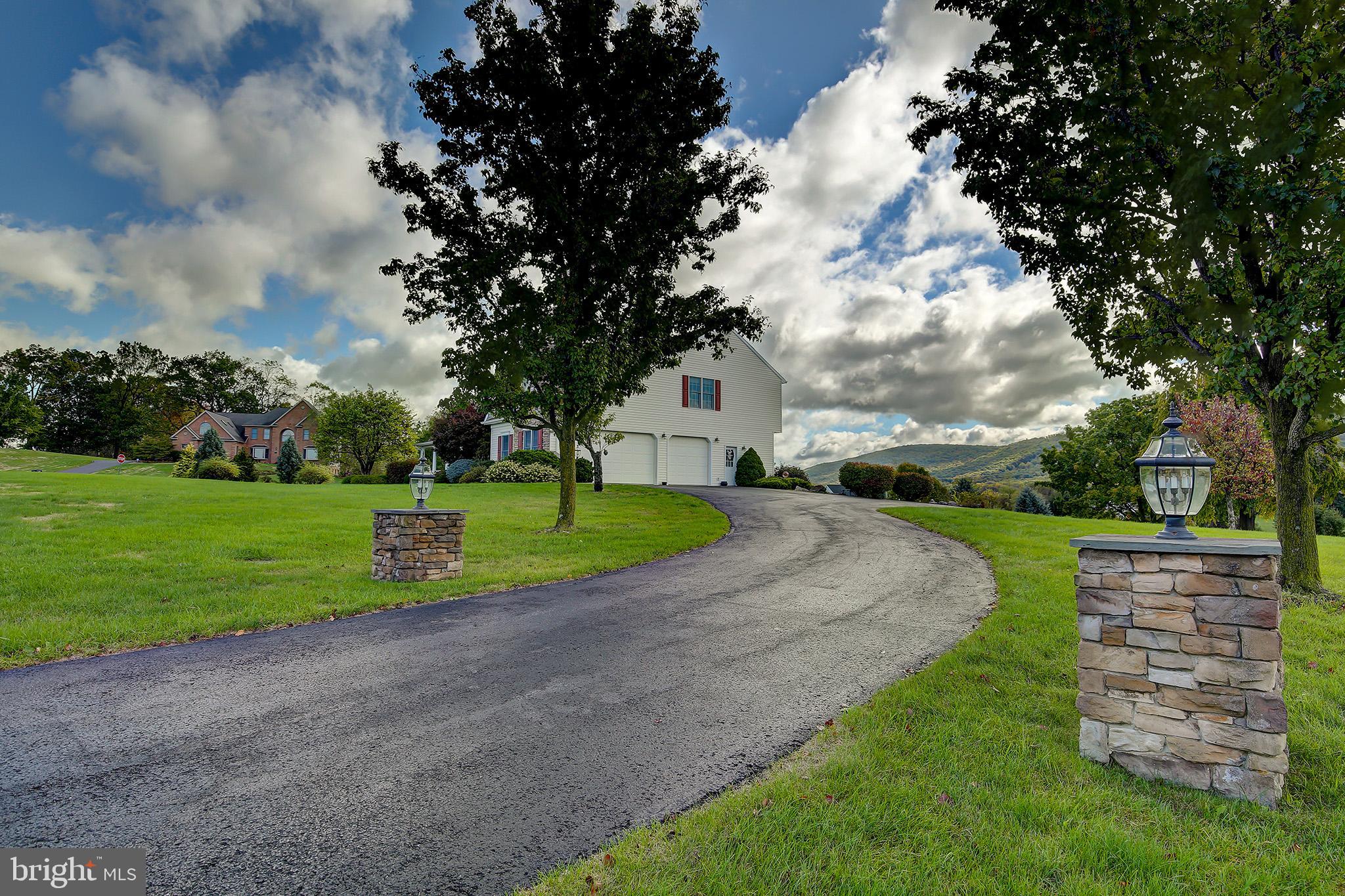 HUNTRIDGE MANOR - Residential