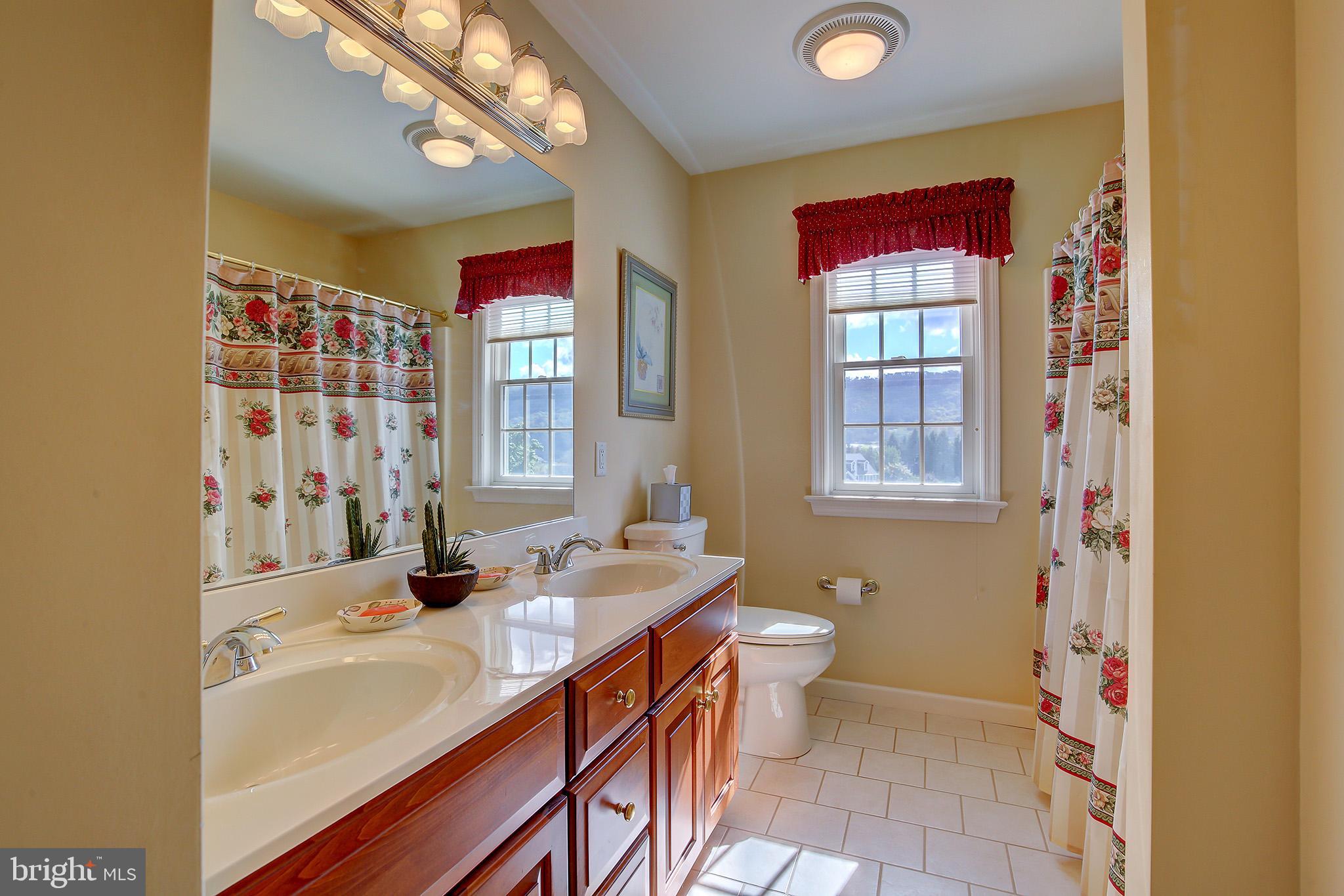 HUNTRIDGE MANOR - Residential