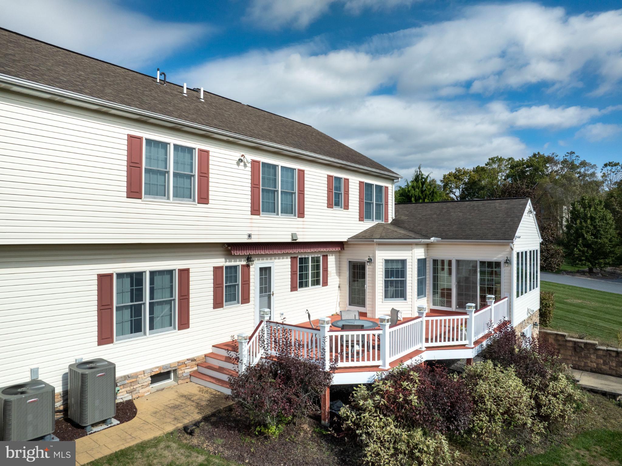 HUNTRIDGE MANOR - Residential