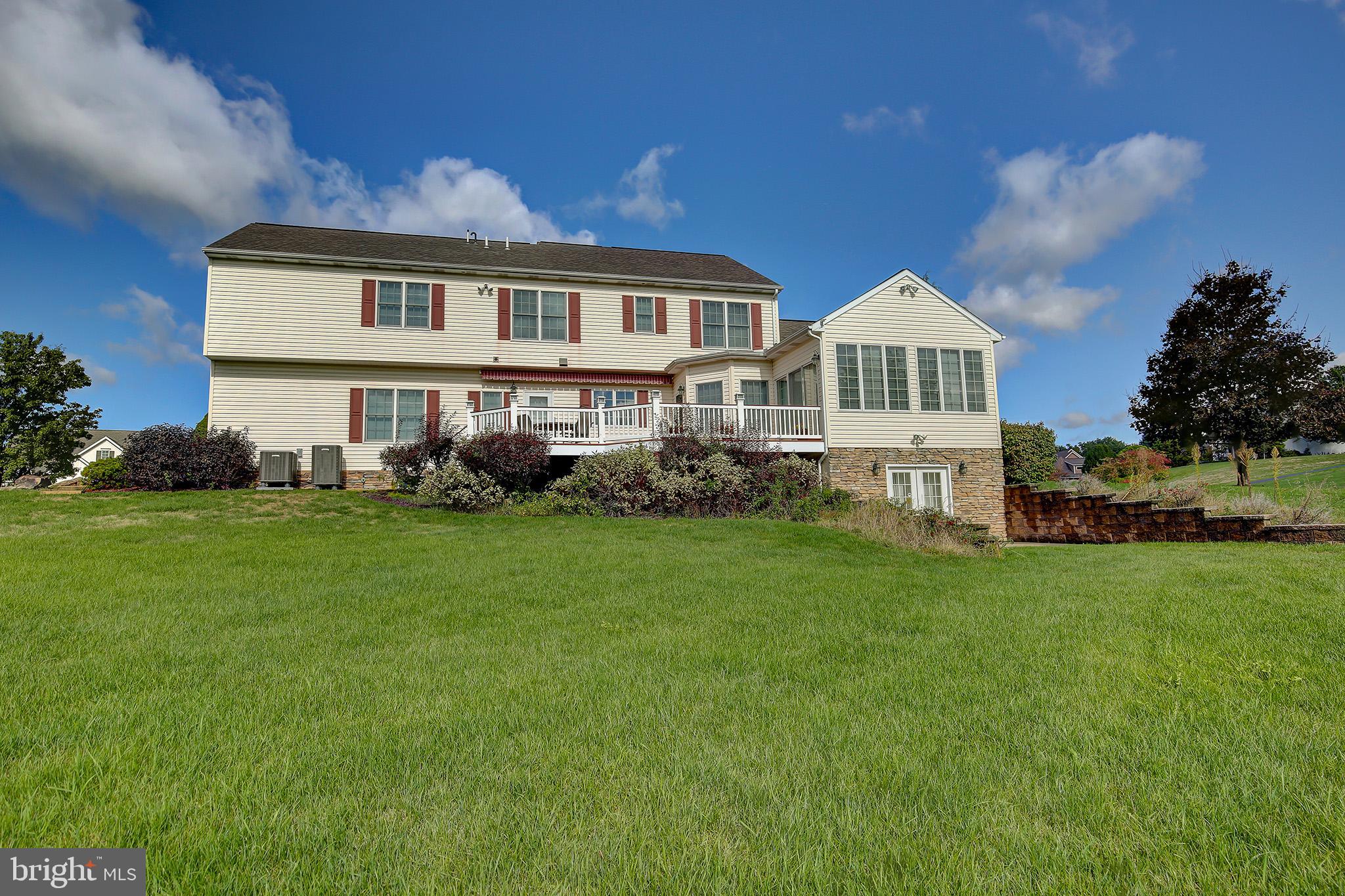 HUNTRIDGE MANOR - Residential