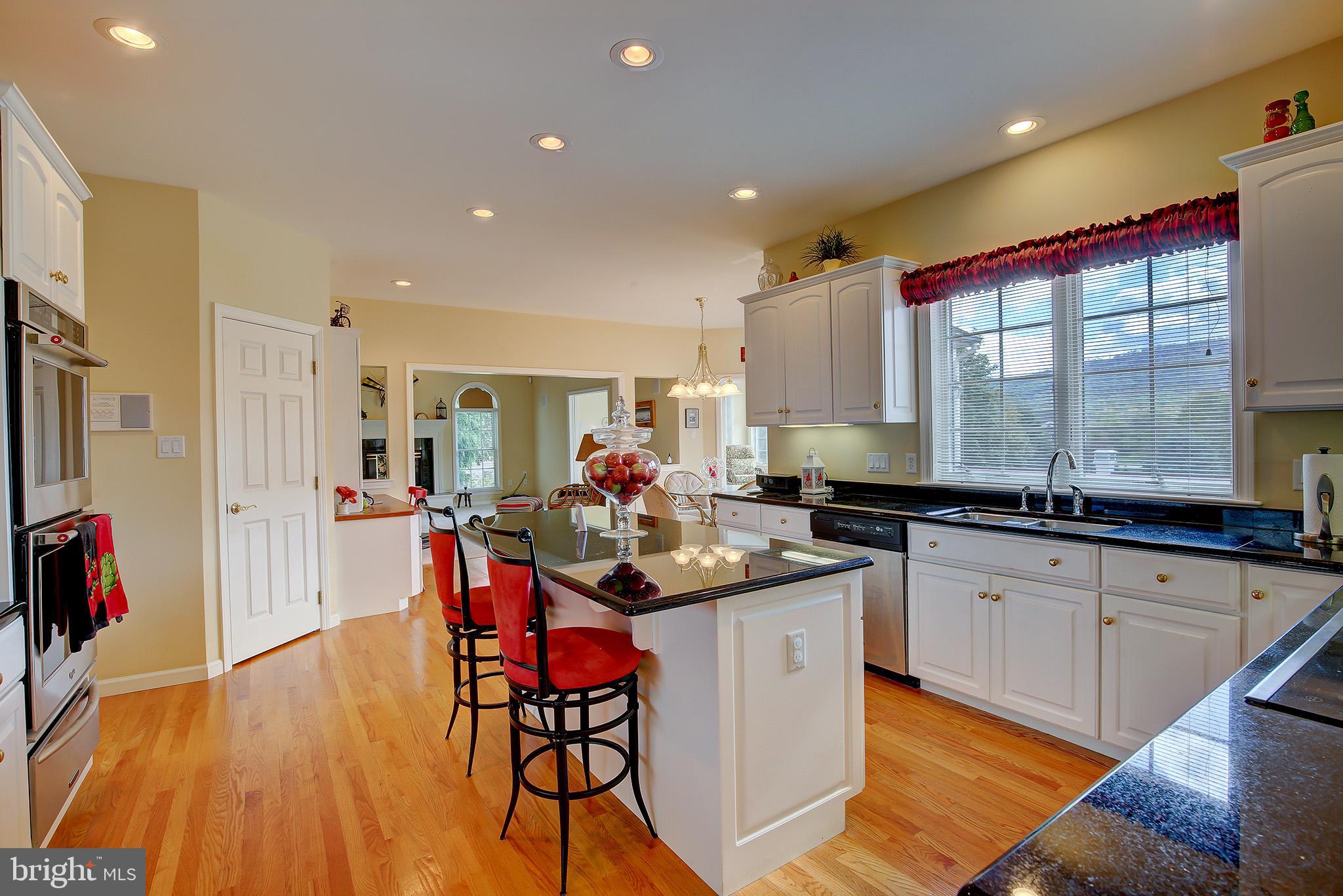 HUNTRIDGE MANOR - Residential