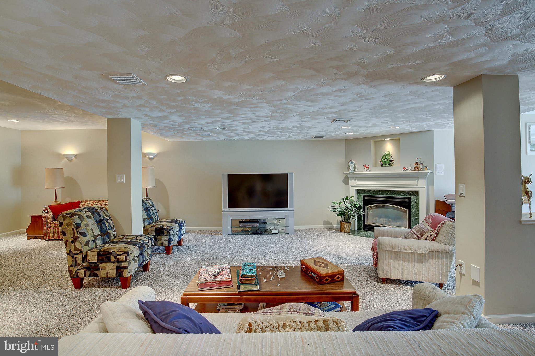 HUNTRIDGE MANOR - Residential