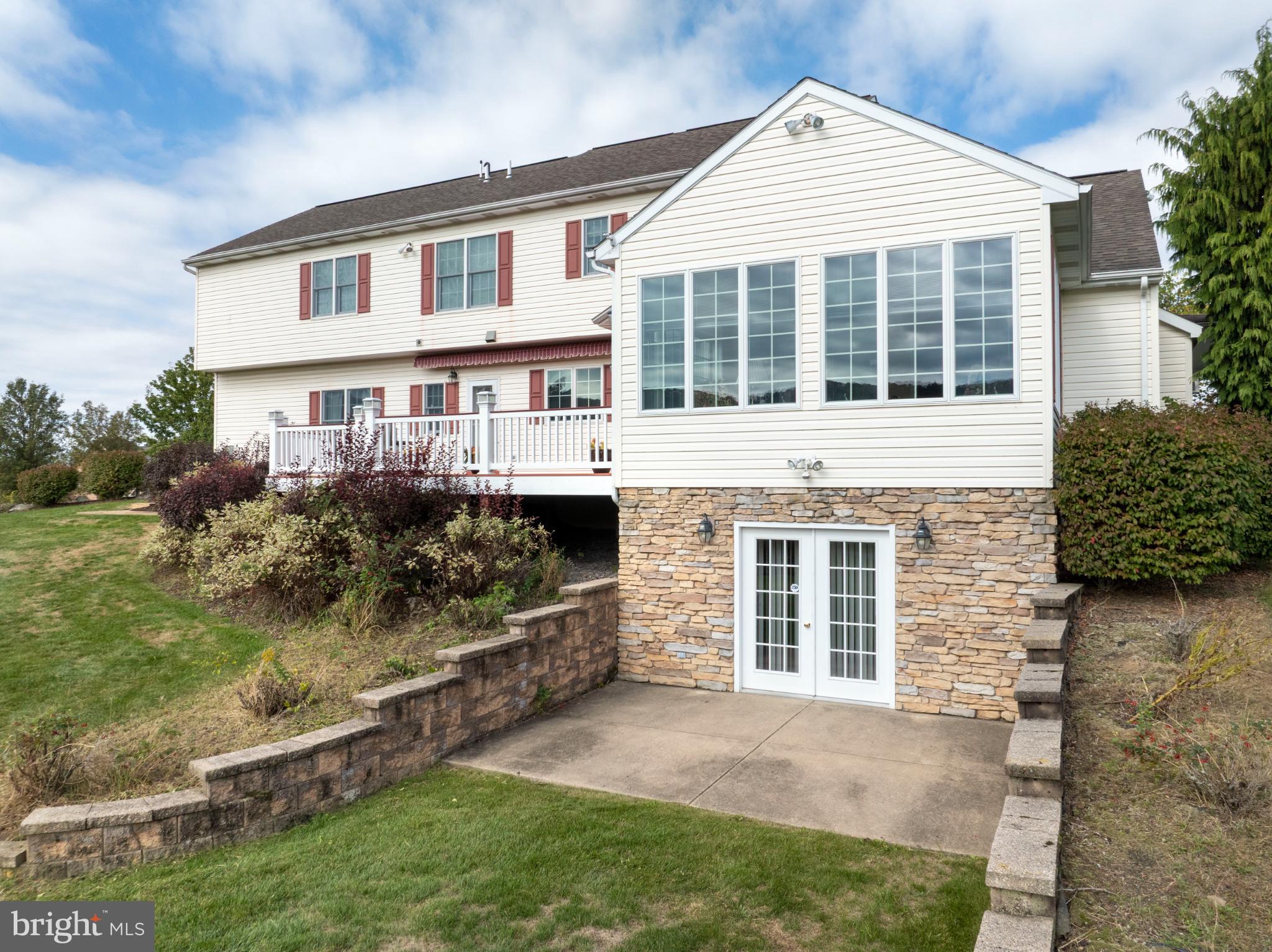 HUNTRIDGE MANOR - Residential