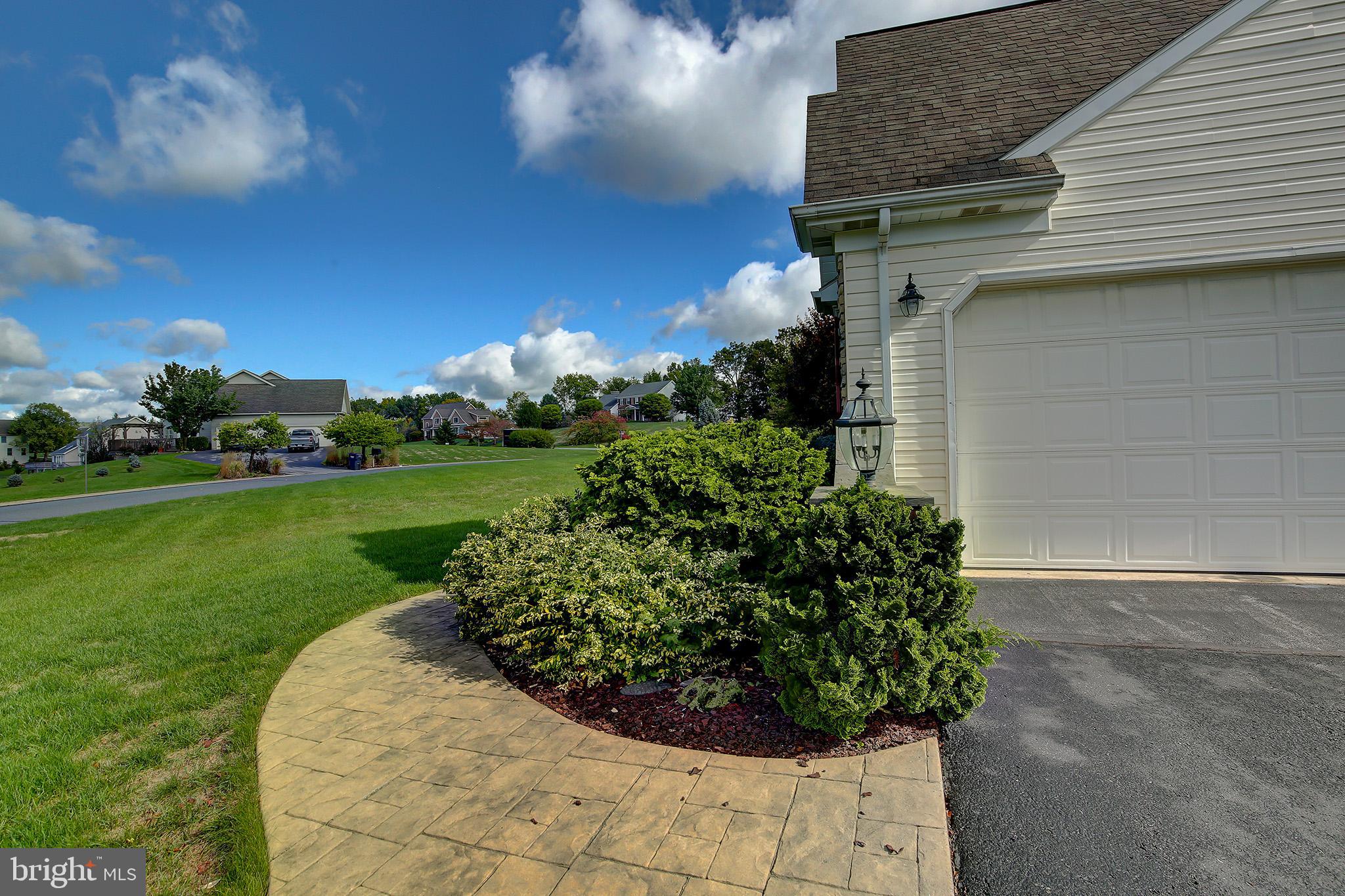 HUNTRIDGE MANOR - Residential