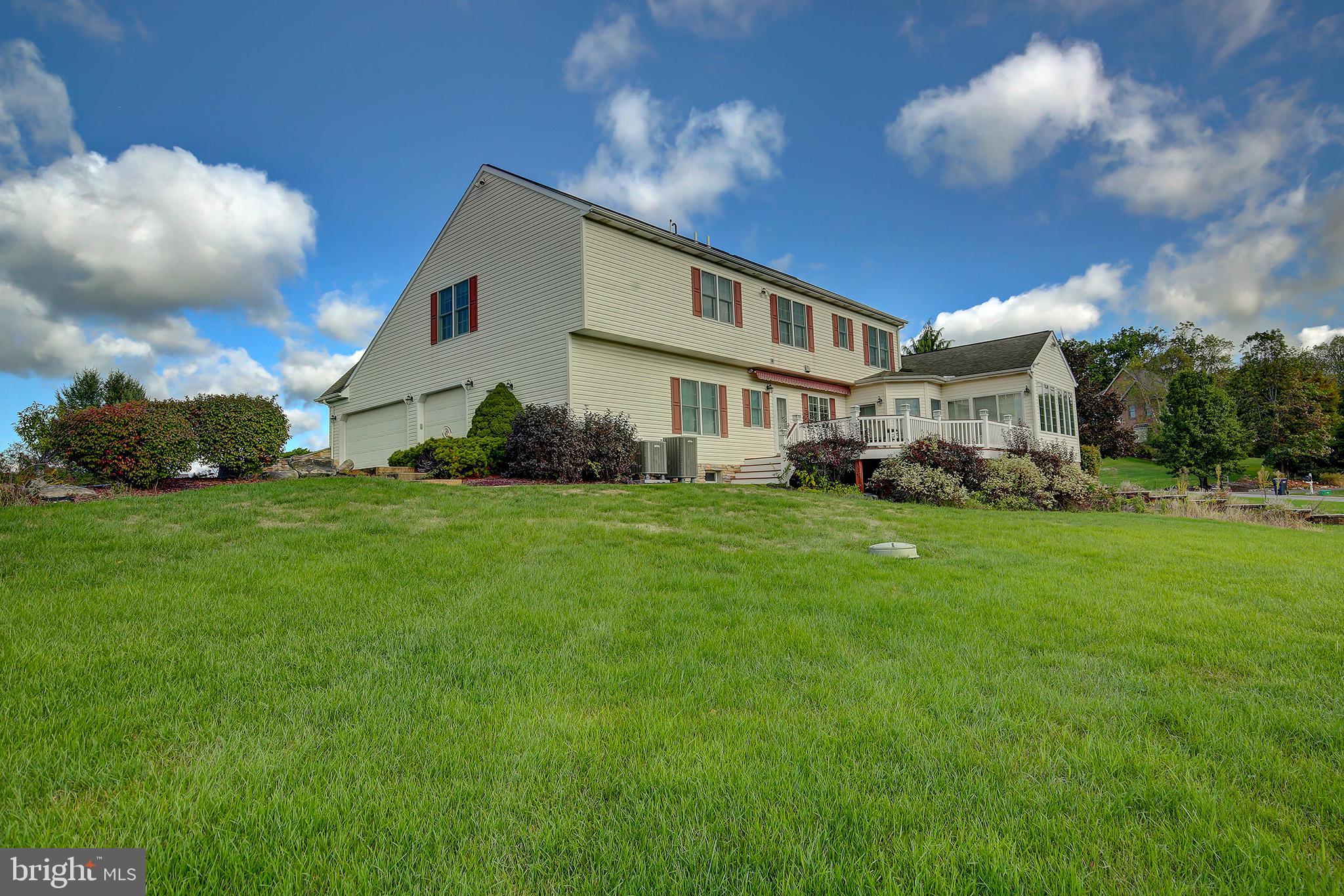 HUNTRIDGE MANOR - Residential