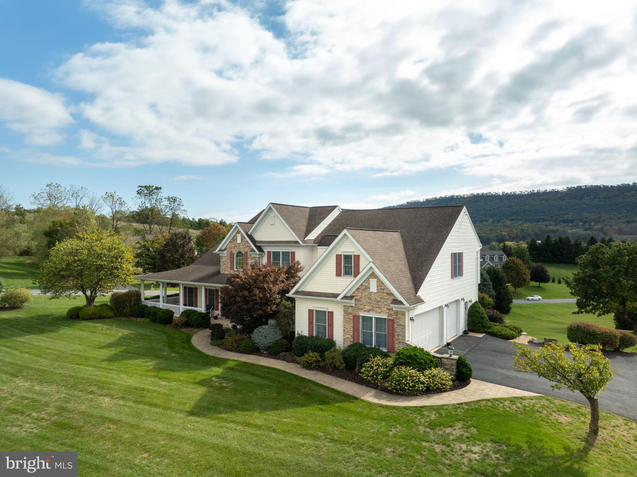 HUNTRIDGE MANOR - Residential