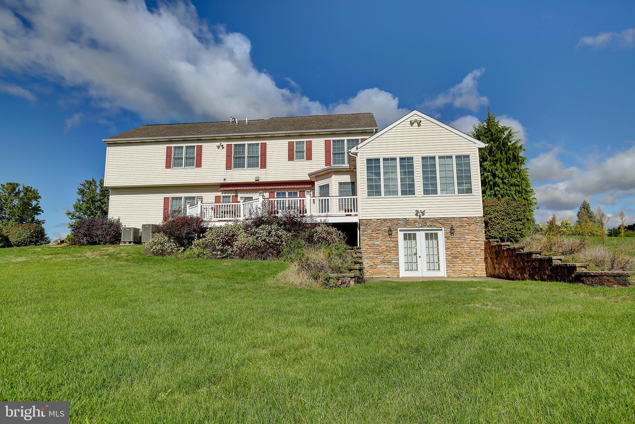 HUNTRIDGE MANOR - Residential