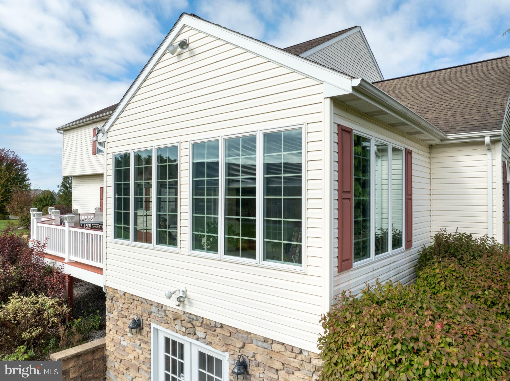 HUNTRIDGE MANOR - Residential