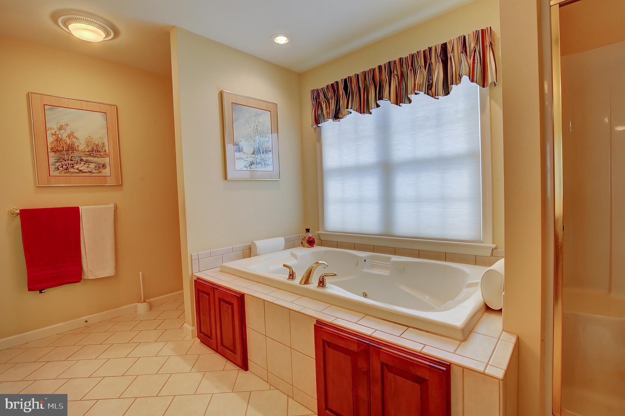 HUNTRIDGE MANOR - Residential