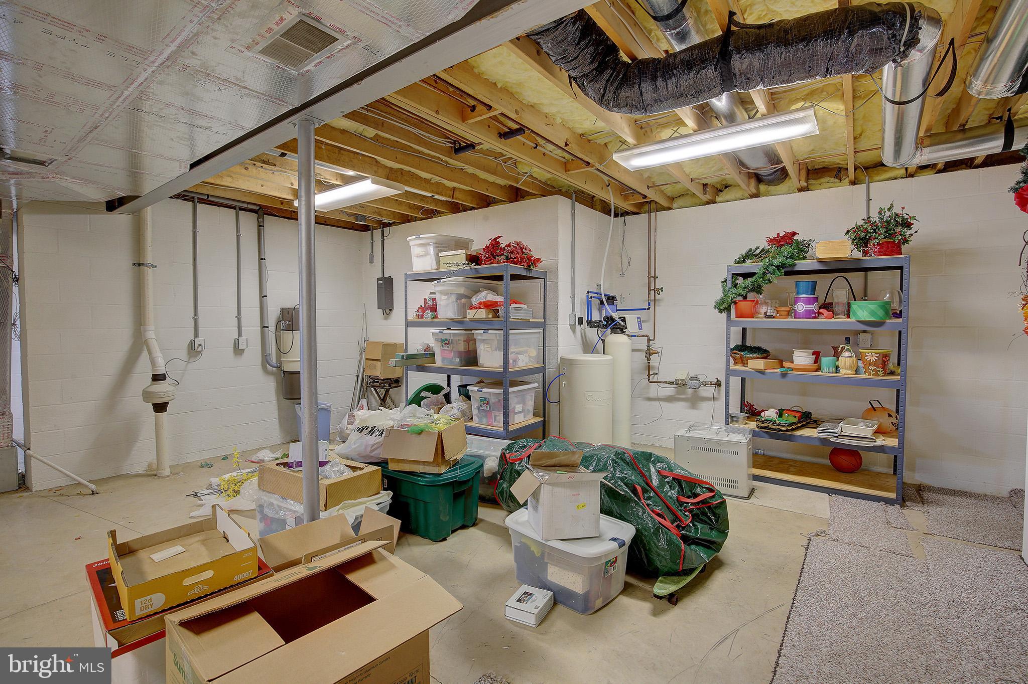 HUNTRIDGE MANOR - Residential