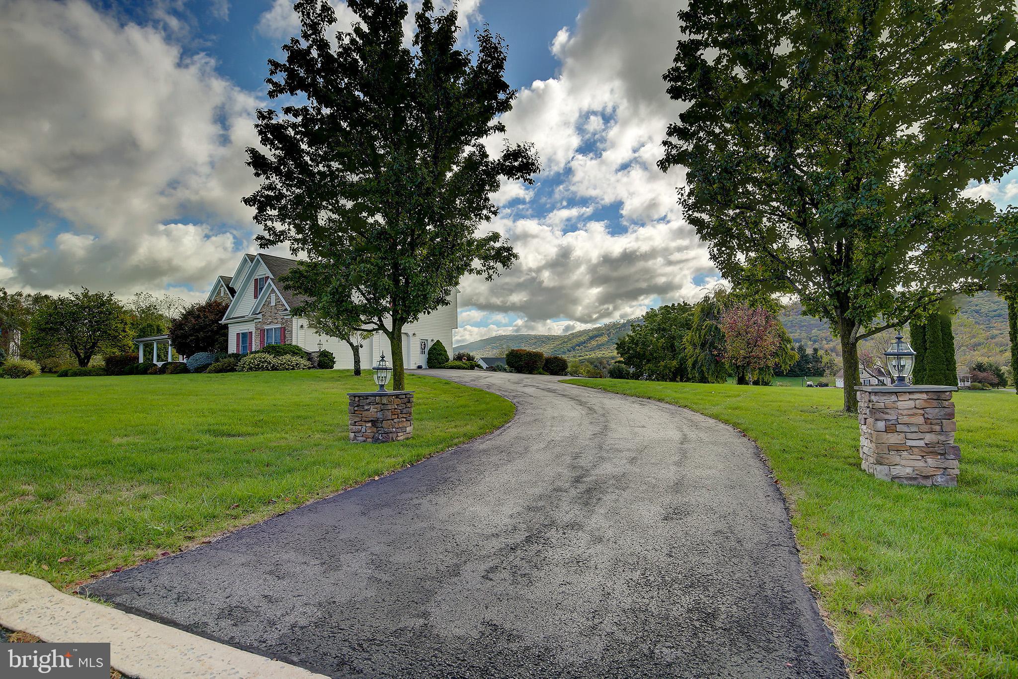 HUNTRIDGE MANOR - Residential