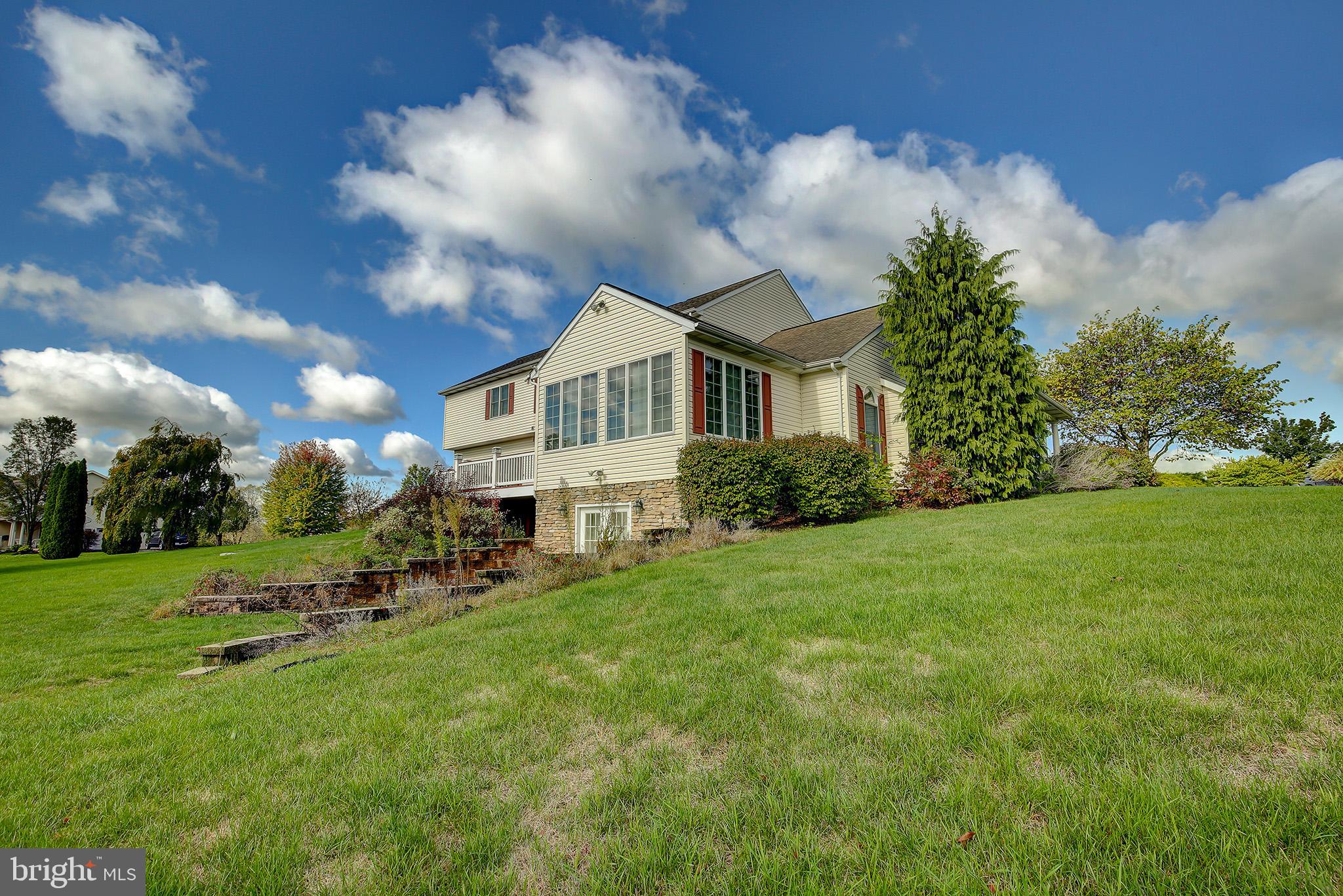 HUNTRIDGE MANOR - Residential