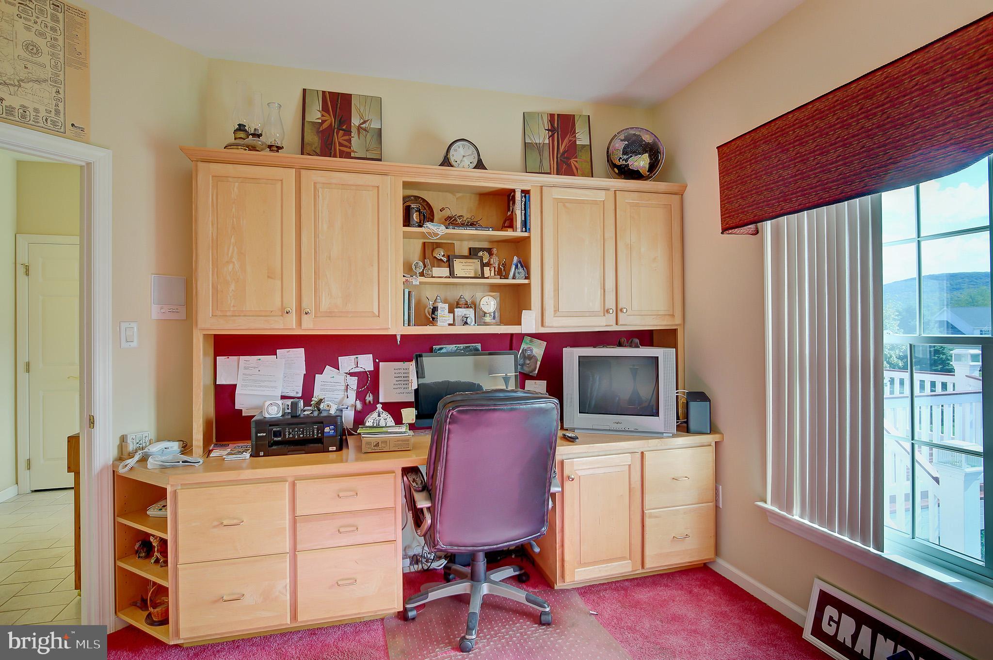 HUNTRIDGE MANOR - Residential