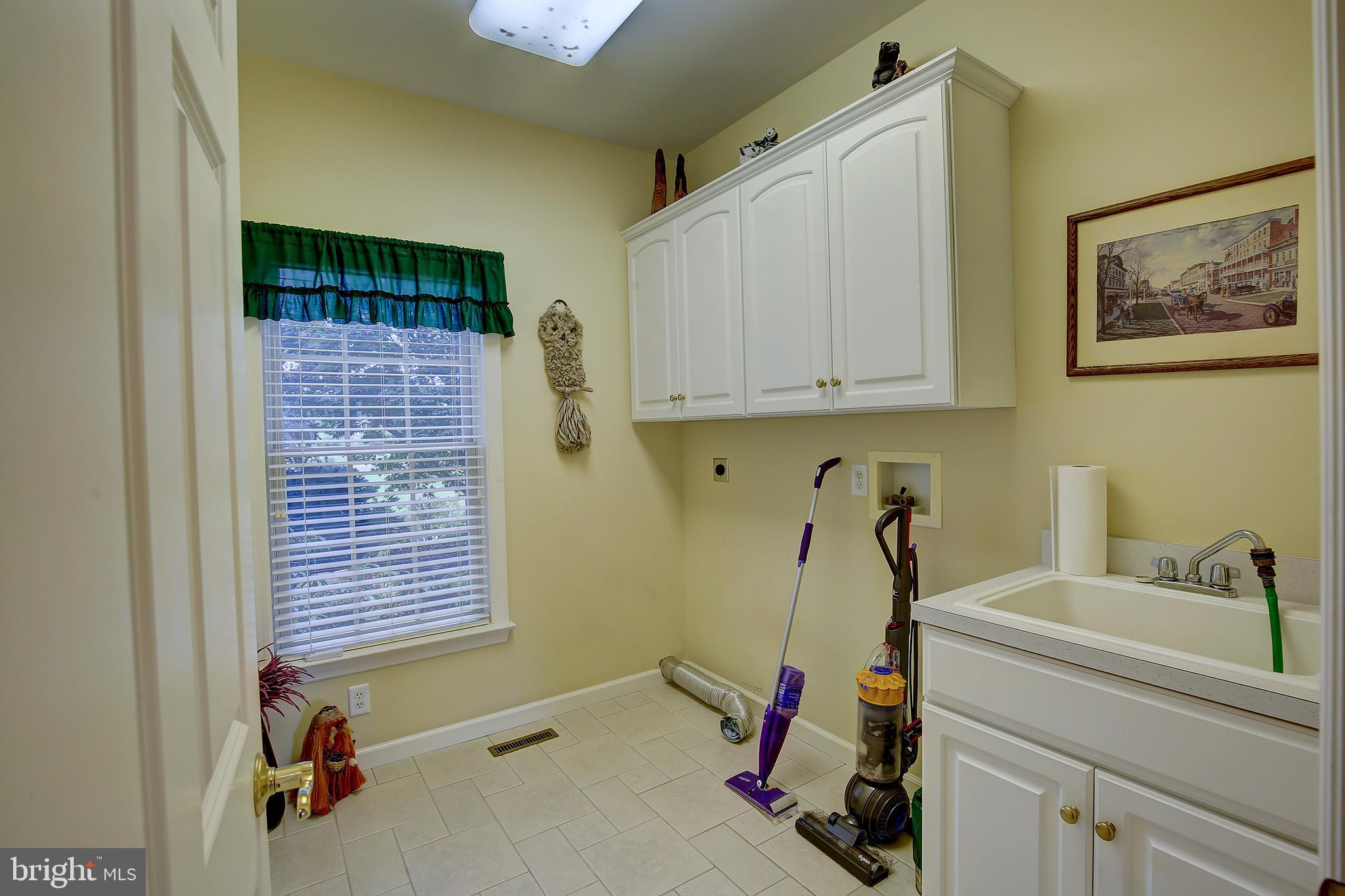 HUNTRIDGE MANOR - Residential