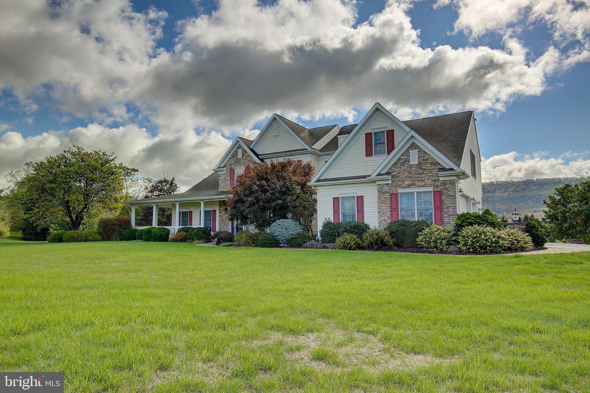 HUNTRIDGE MANOR - Residential