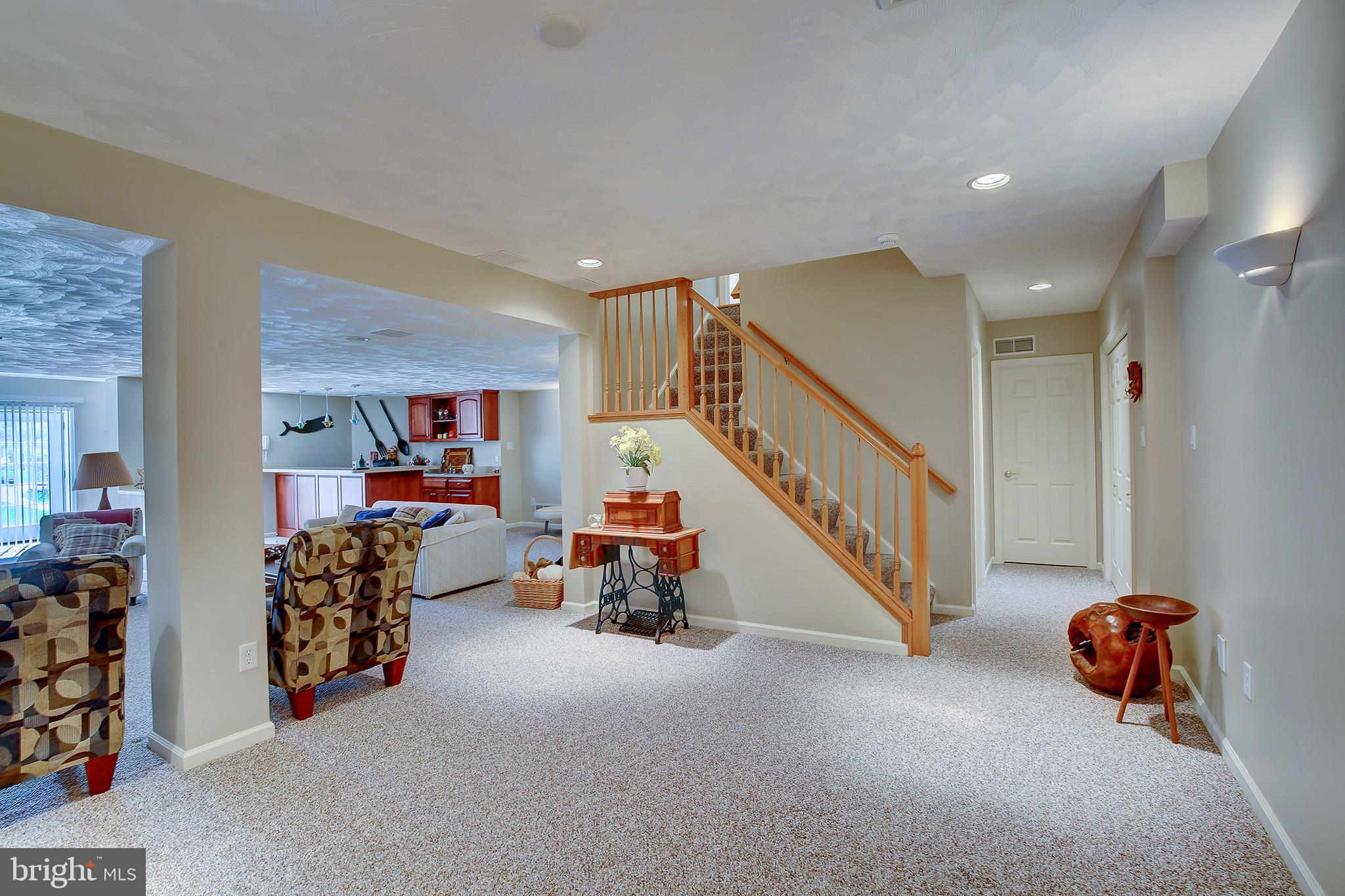 HUNTRIDGE MANOR - Residential